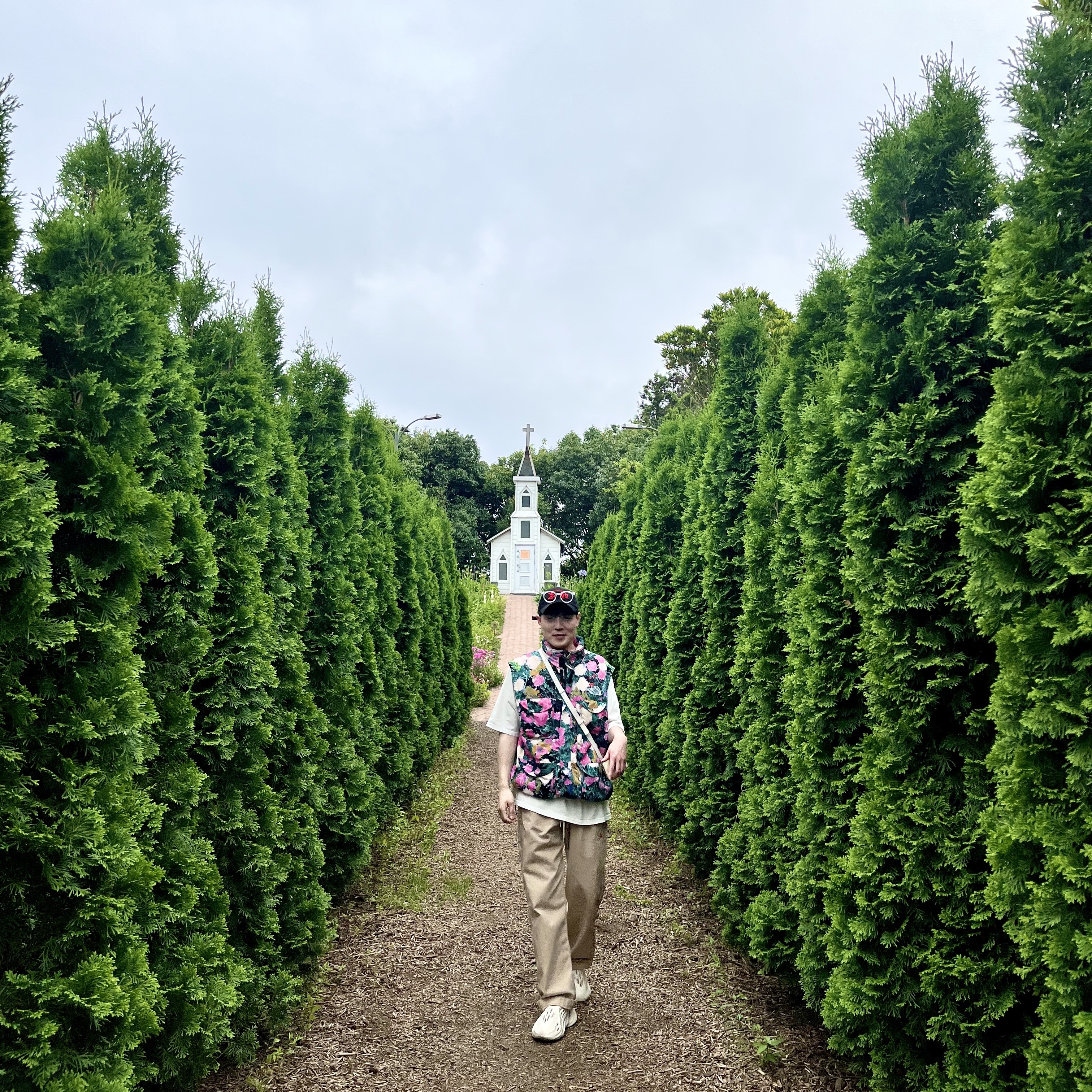 Stussy x Martine Rose Stand Firm Pigment Dyed T-Shirt Natural, Supreme x The North Face Trekking Convertible Jacket Flowers - 22SS 착용 스타일 - 1