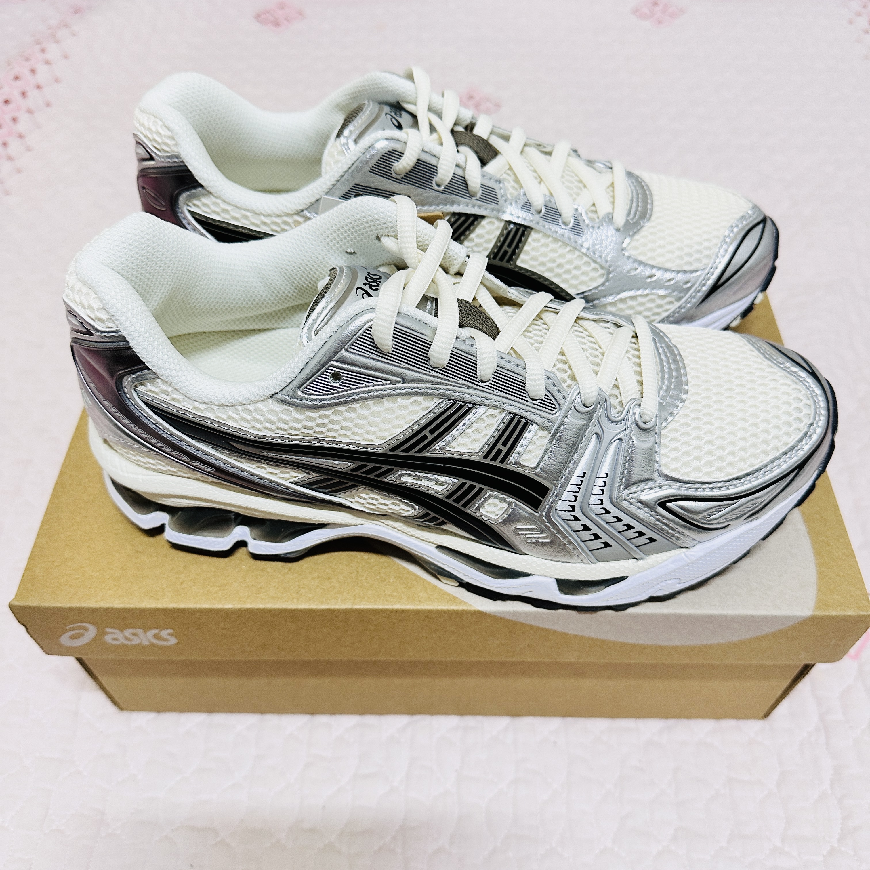 Asics Gel-Kayano 14 Cream Black 착용 스타일 - 4