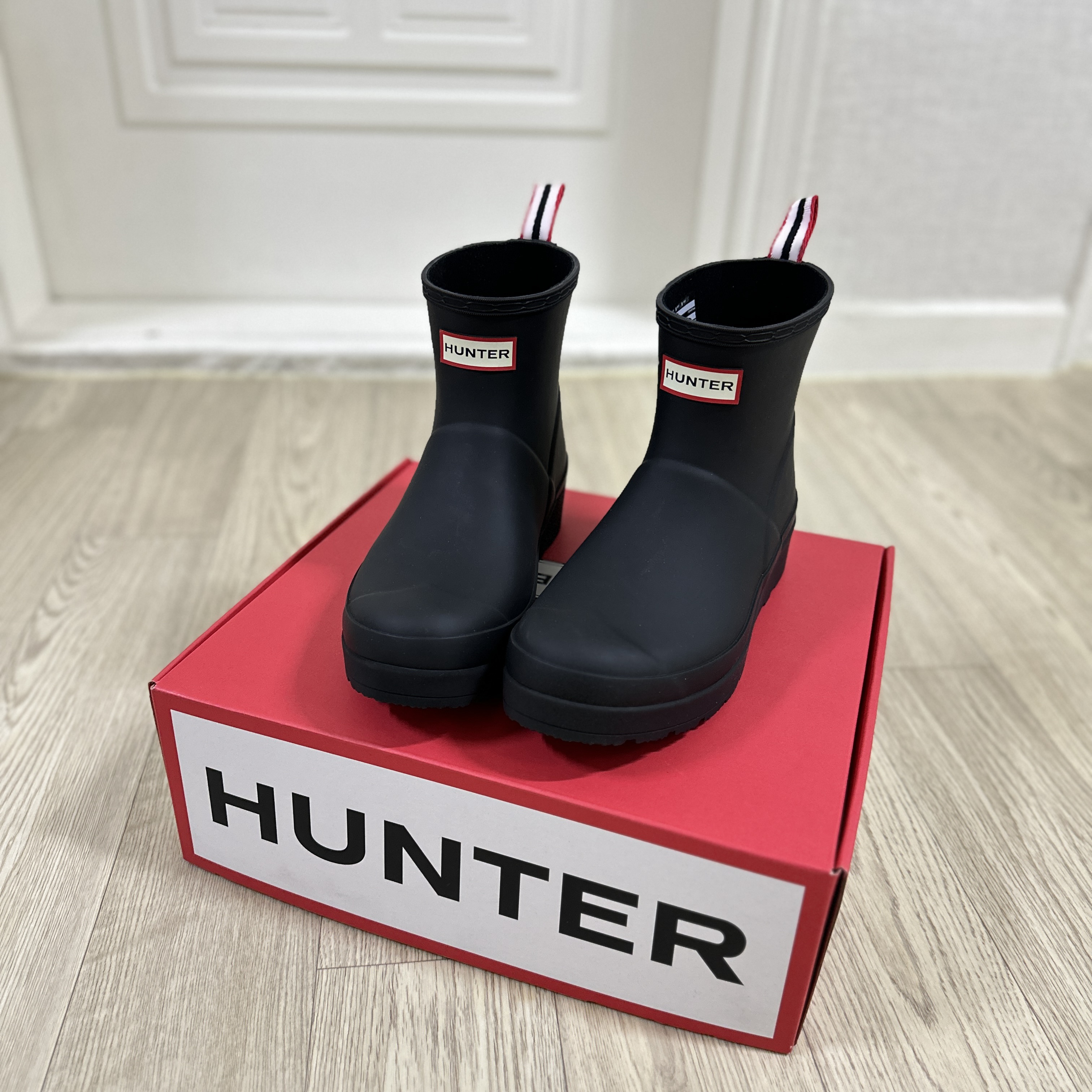 (W) Hunter Play Short Rain Boots Black 착용 스타일