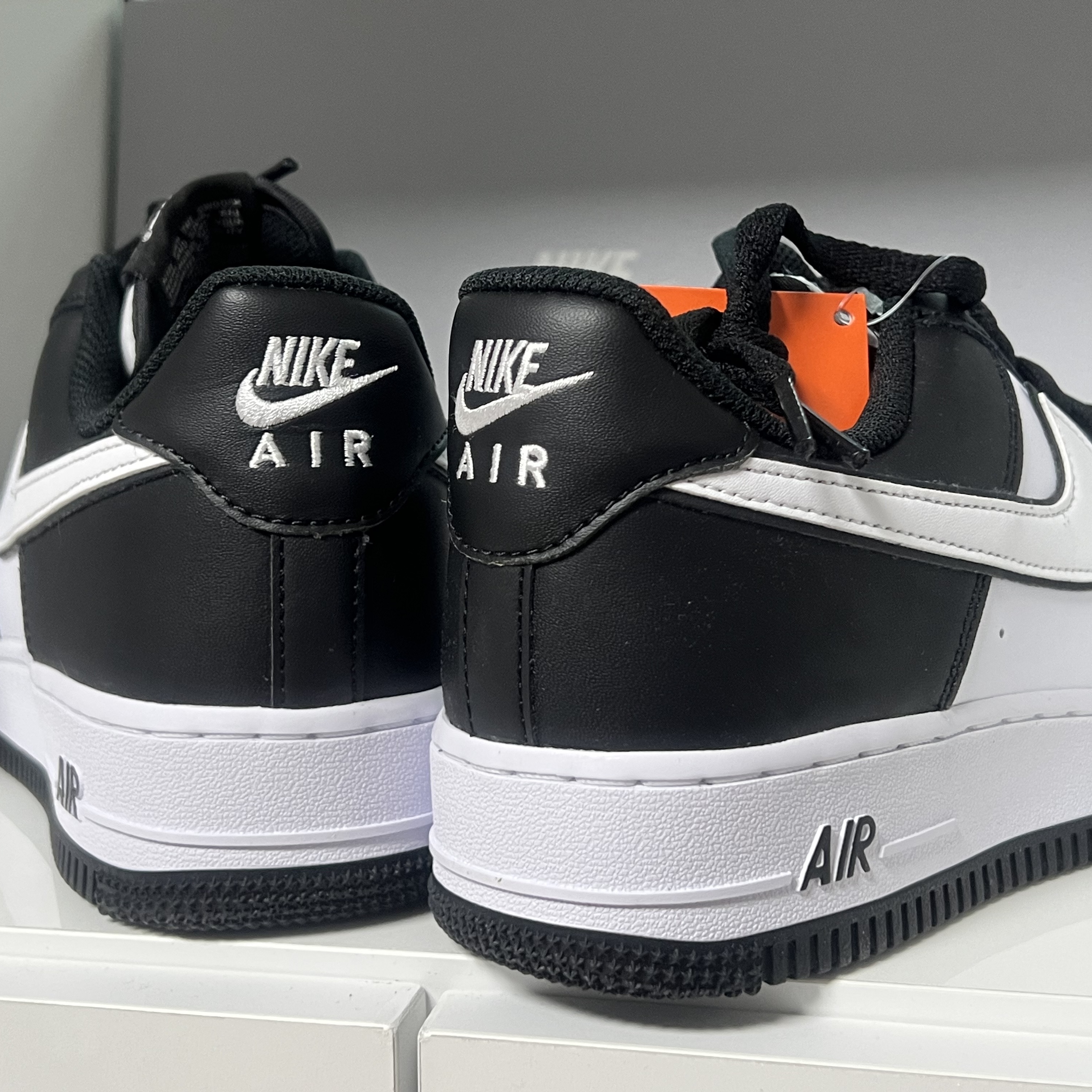 Nike Air Force 1 '07 Black White 착용 스타일 - 2