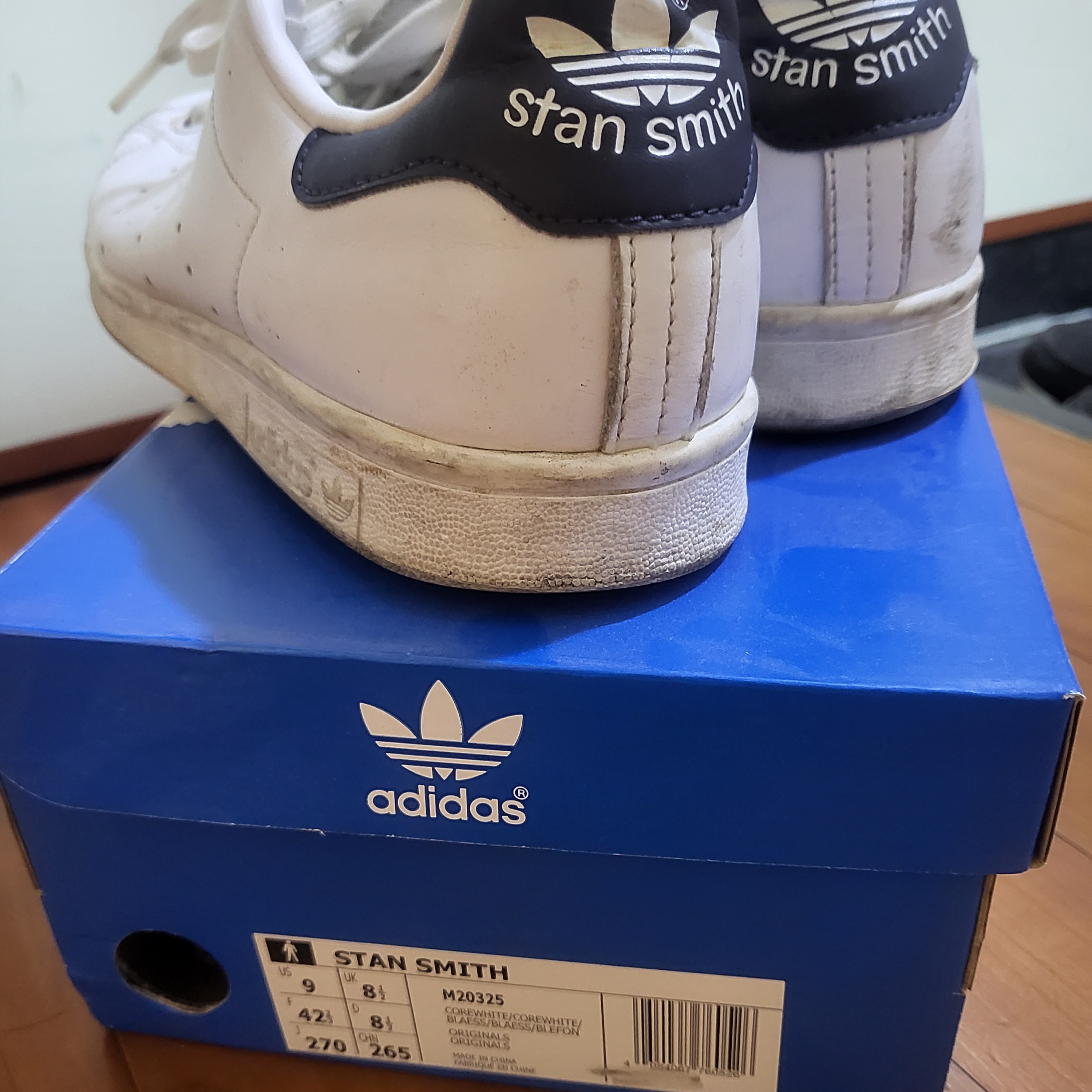 Adidas Stan Smith Core White Dark Blue 착용 스타일 - 2