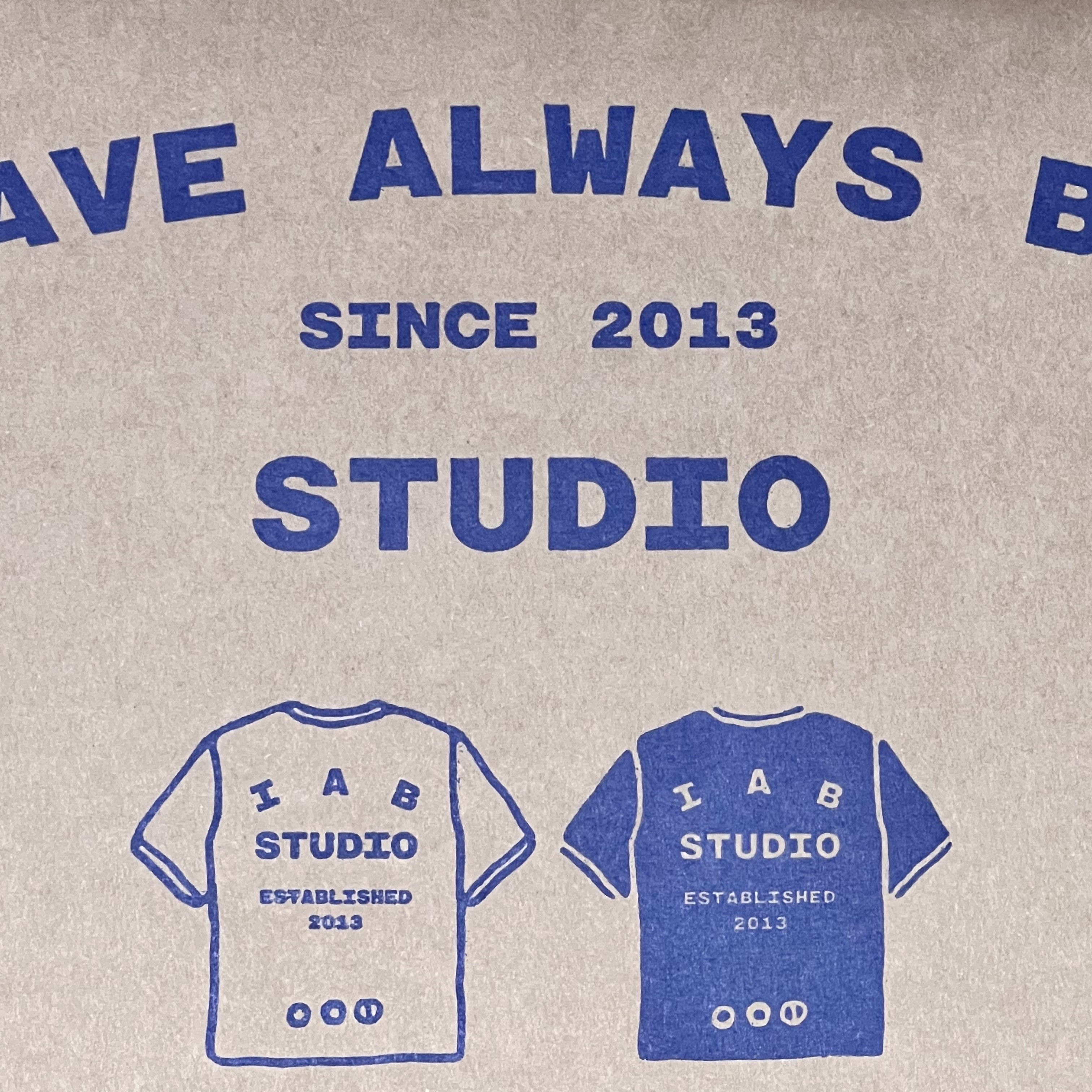 IAB Studio 10th Anniversary T-Shirts Pack White & Black (2 Pack) 착용 스타일 - 2