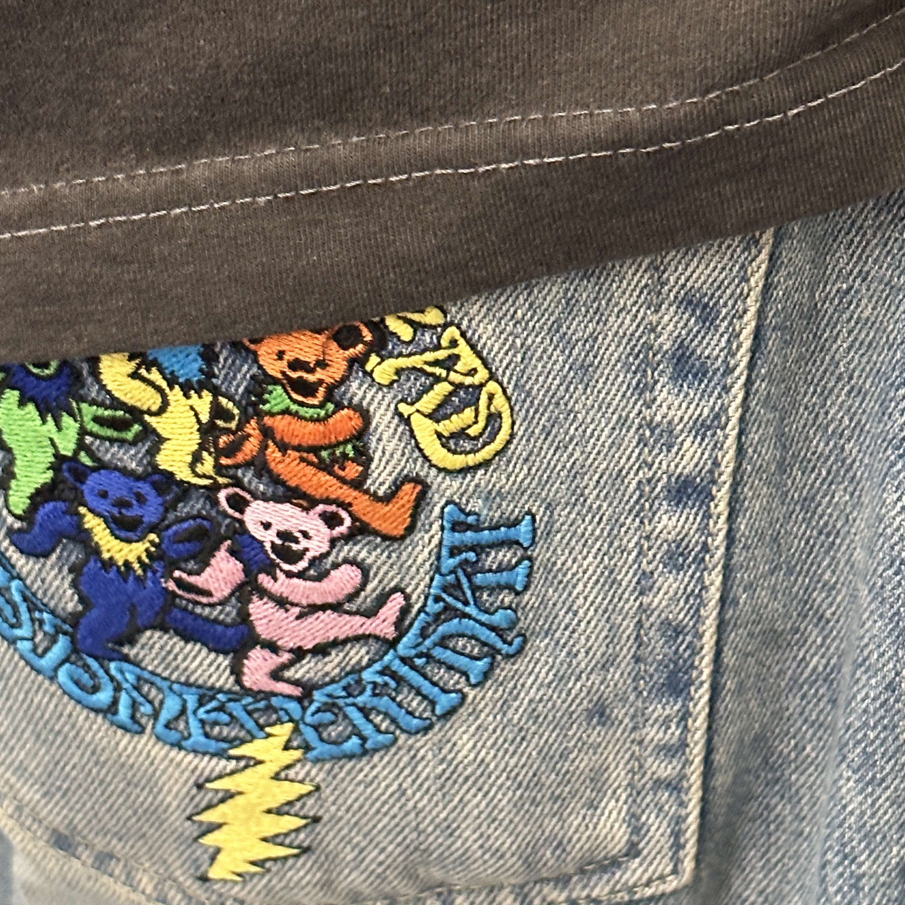 Thisisneverthat x Grateful Dead Washed Denim Pants Light Blue, Adidas Broomfield Ash Pearl 착용 스타일 - 2