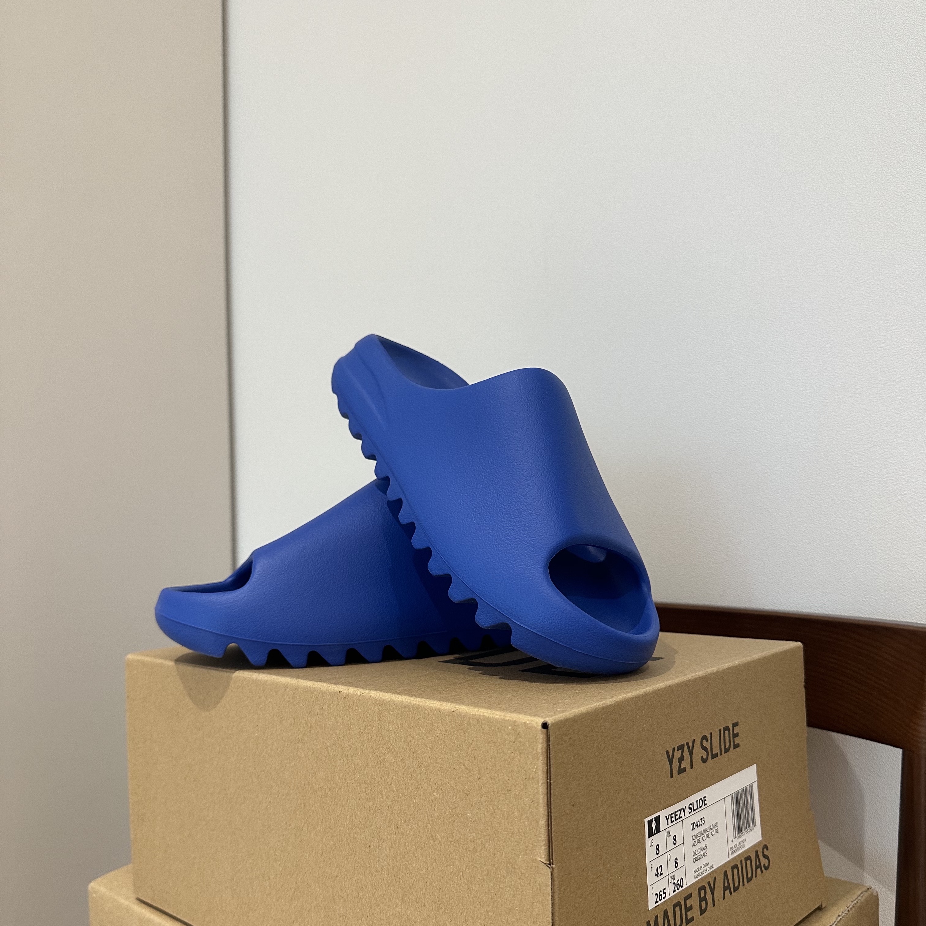 Adidas Yeezy Slide Azure 착용 스타일 - 3