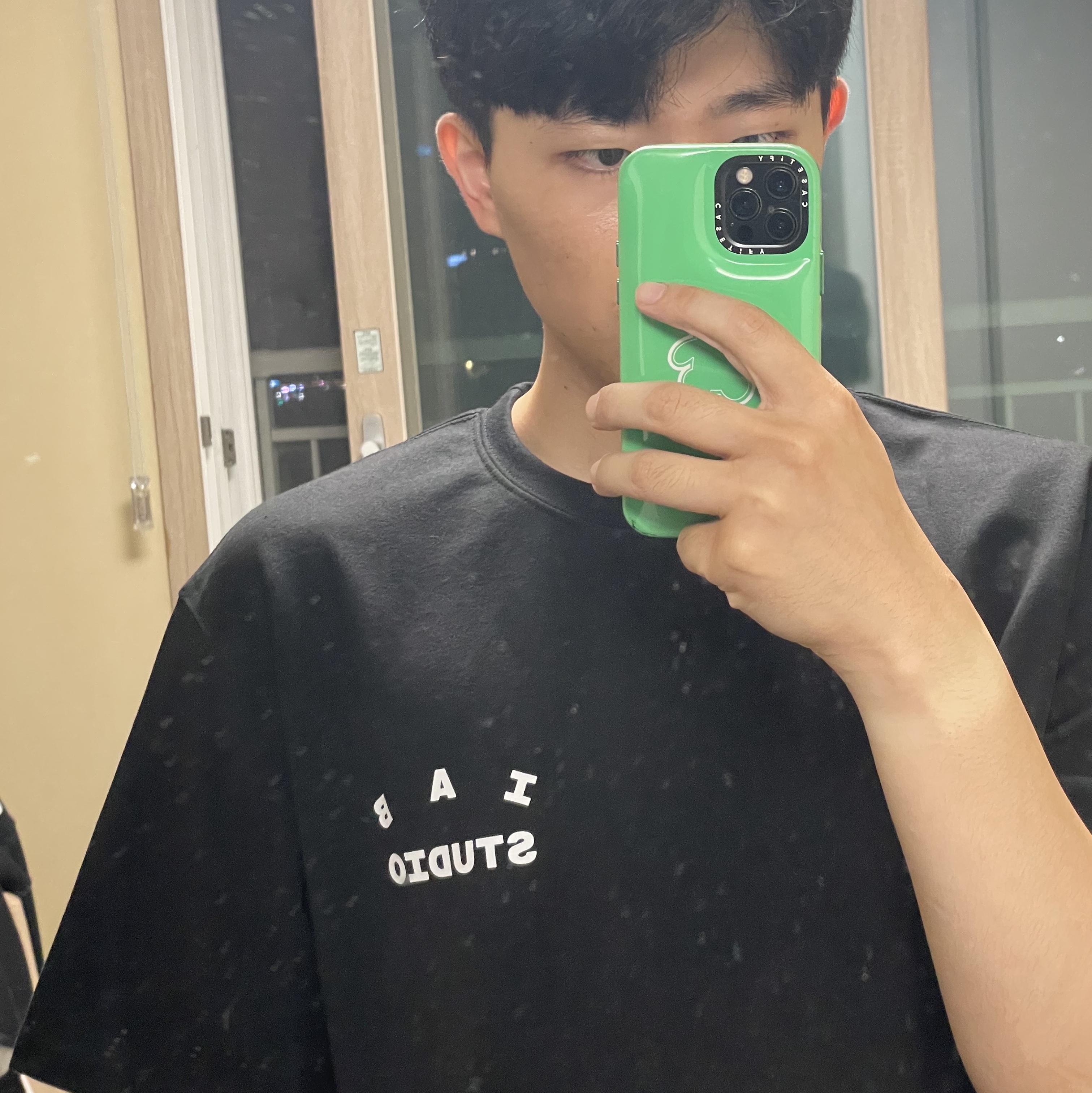 IAB Studio 10th Anniversary T-Shirts Pack White & Black (2 Pack) 착용 스타일 - 3