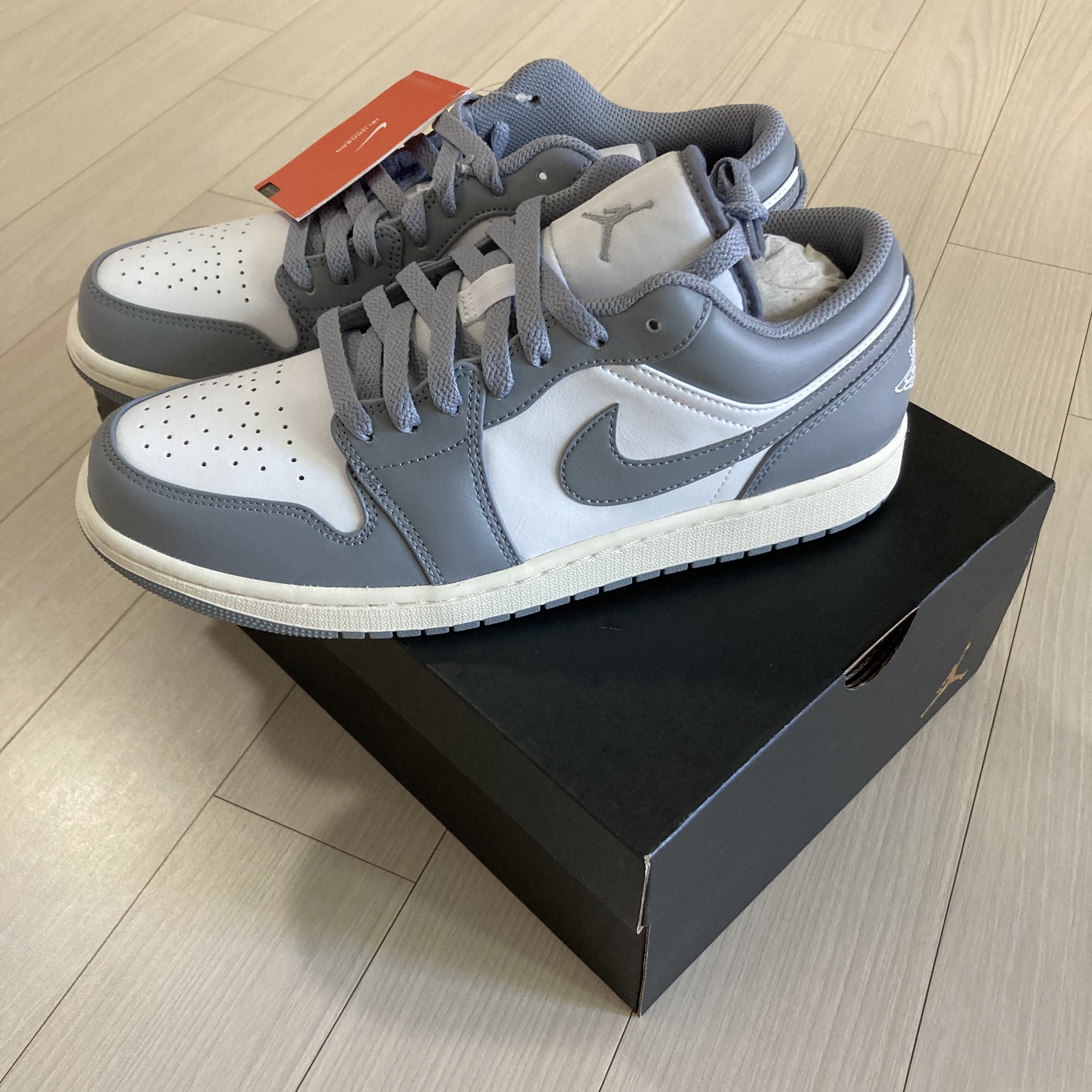 Jordan 1 Low Stealth and White 착용 스타일