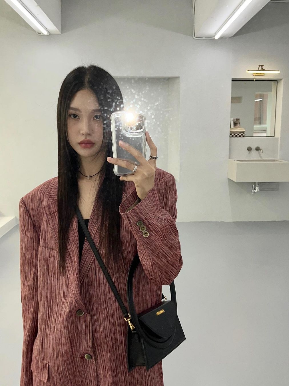 Jacquemus Le Sac Rond Circle Purse Black 착용 스타일
