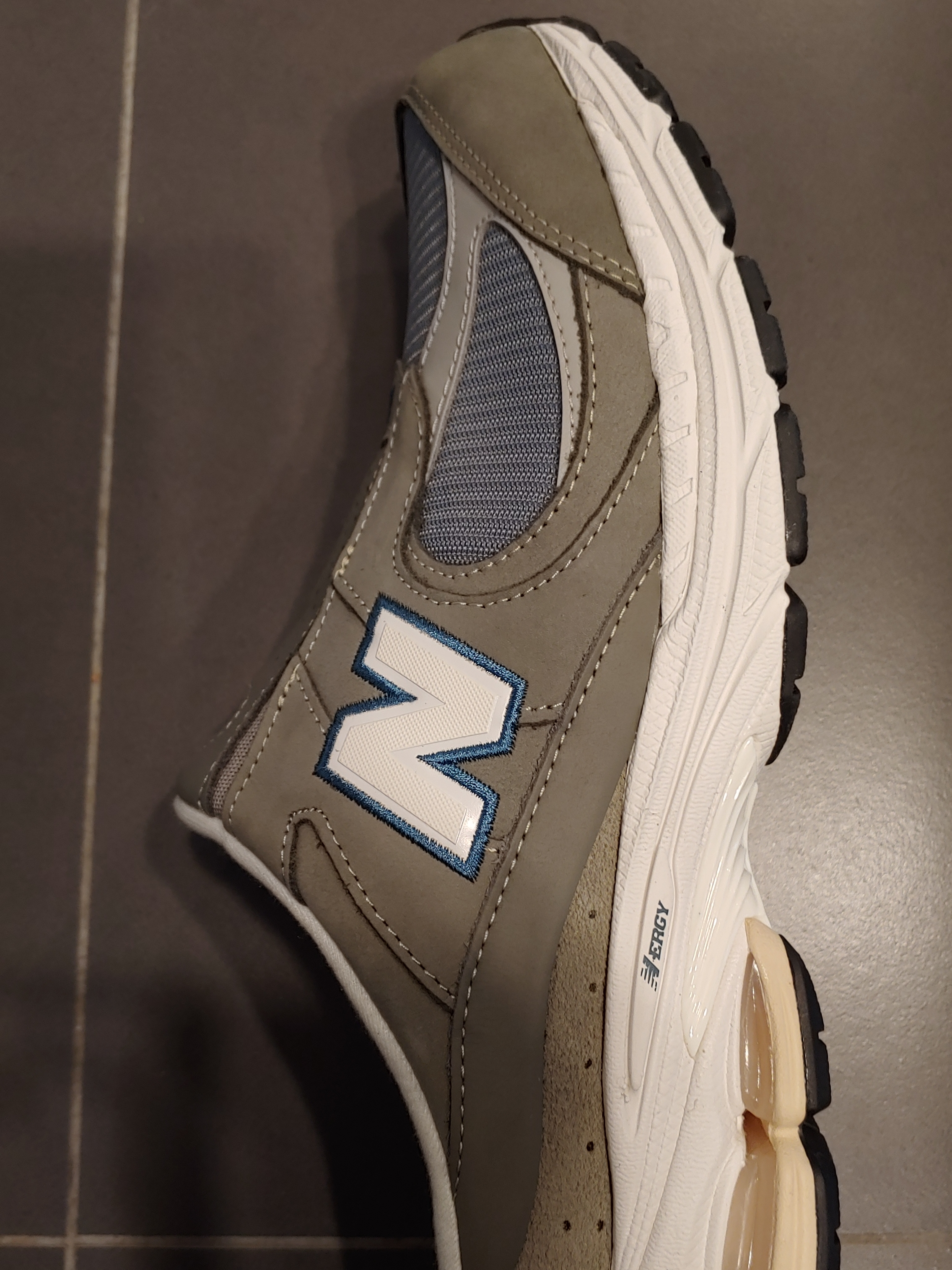 New Balance 2002R Mule Marblehead 착용 스타일 - 2