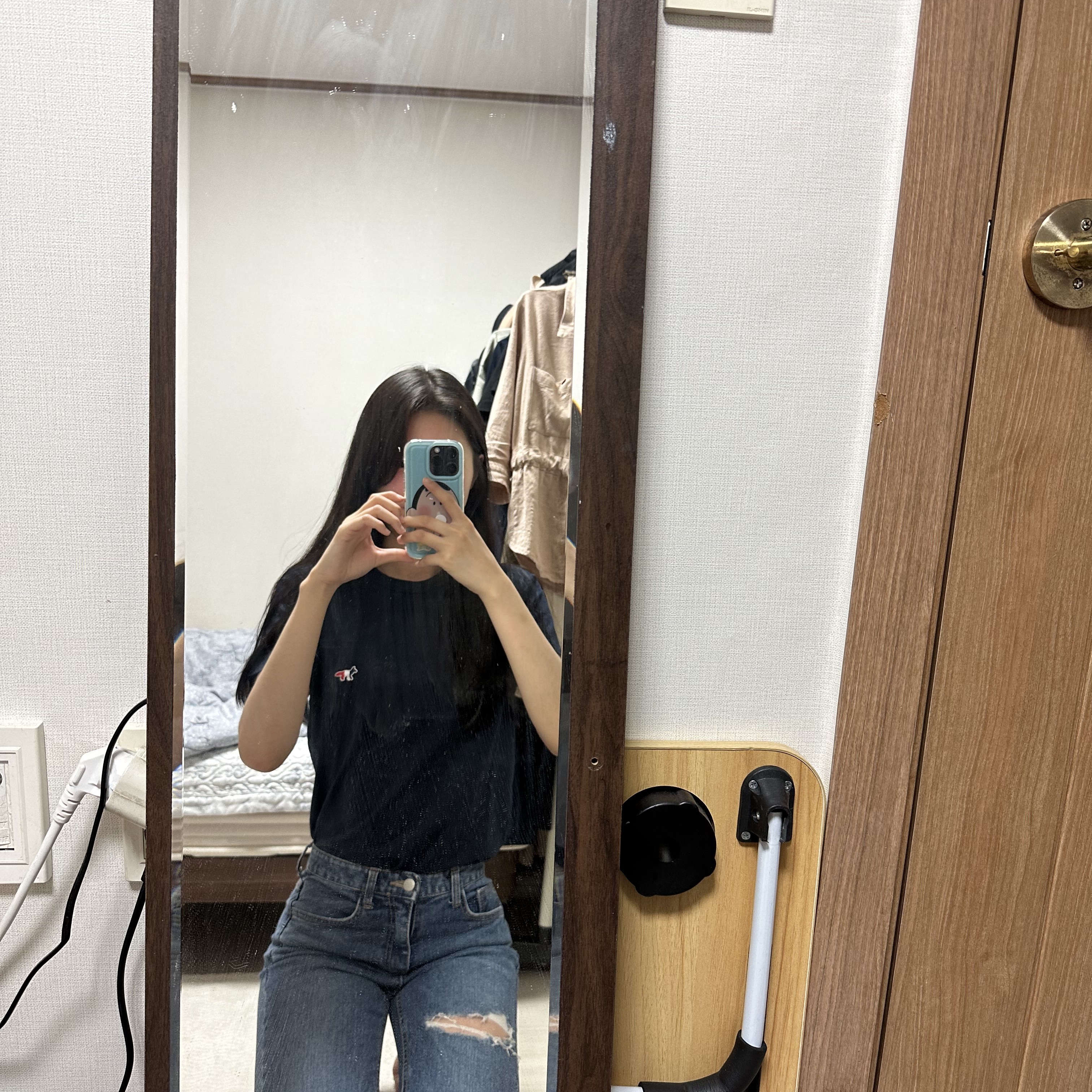 (W) Maison Kitsune Tricolor Fox Patch Classic Pocket T-Shirt Navy 착용 스타일 - 2