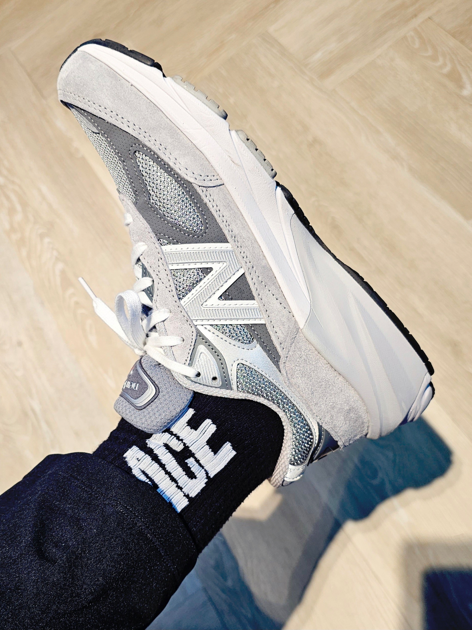 New Balance 990v6 Made in USA Grey - D Standard 착용 스타일 - 3