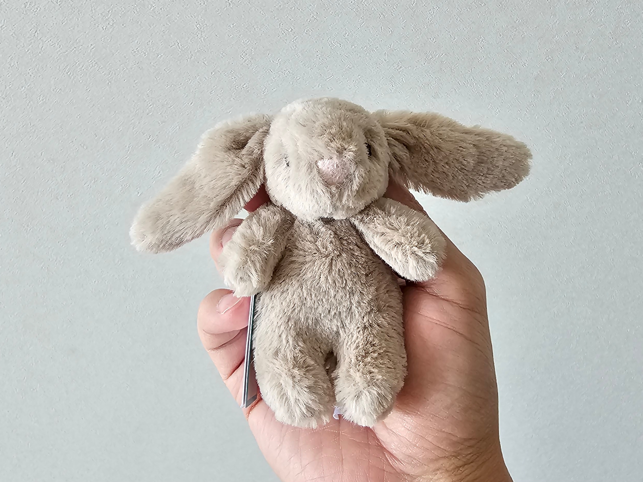 Jellycat Bashful Bunny Bag Charm Beige 착용 스타일