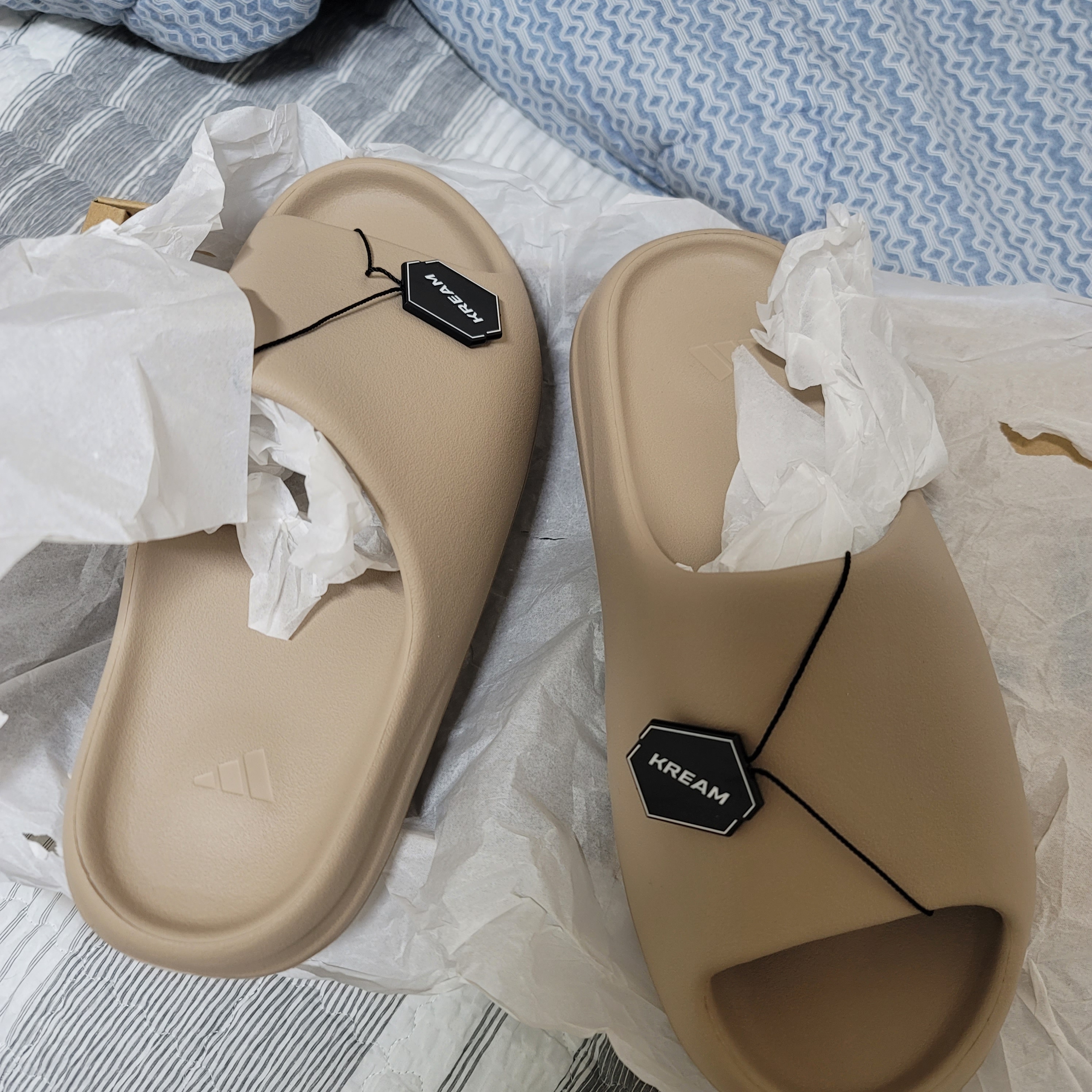 Adidas Yeezy Slide Pure - Re-Release Ver. 착용 스타일