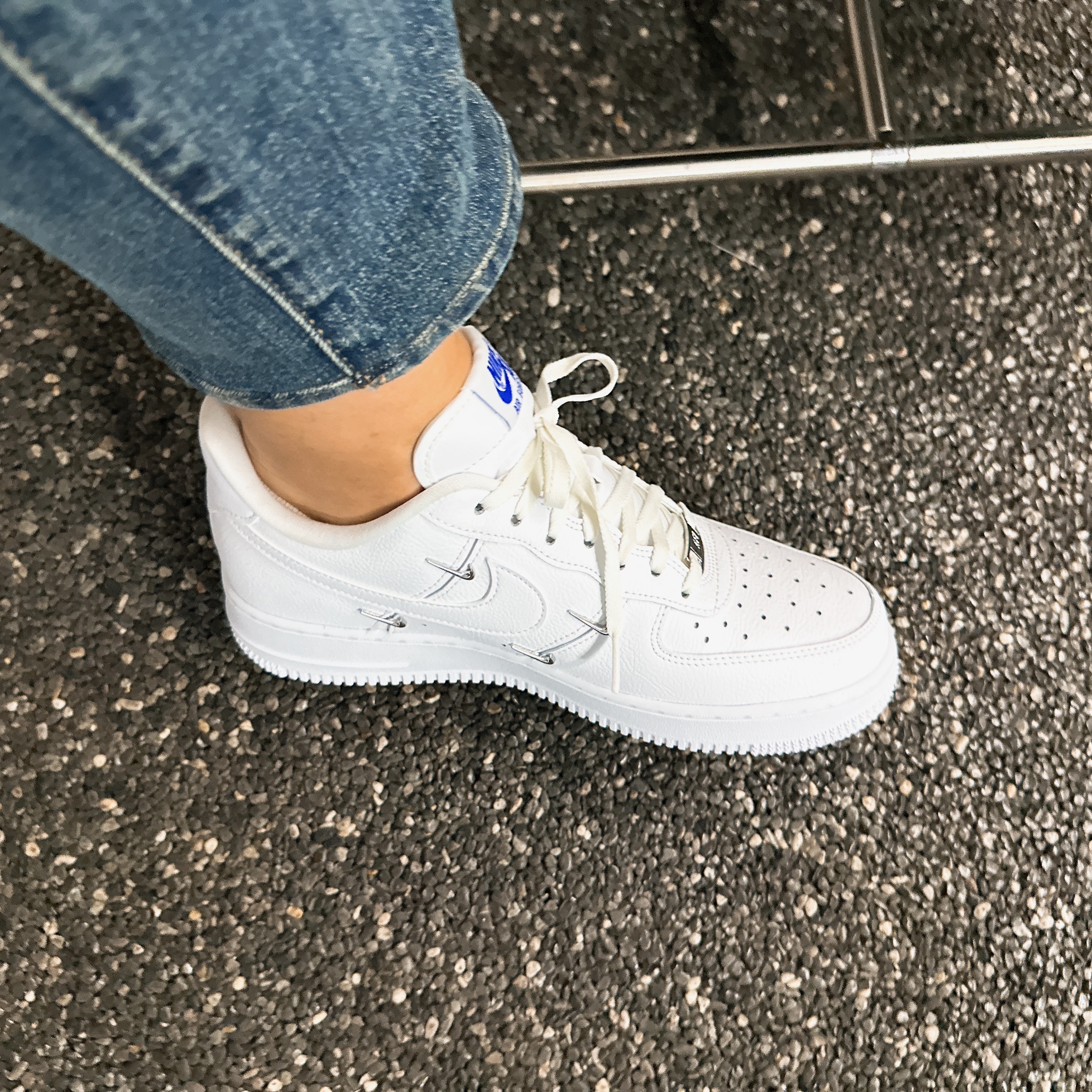 (W) Nike Air Force 1 Low '07 LX Chrome Luxe 착용 스타일