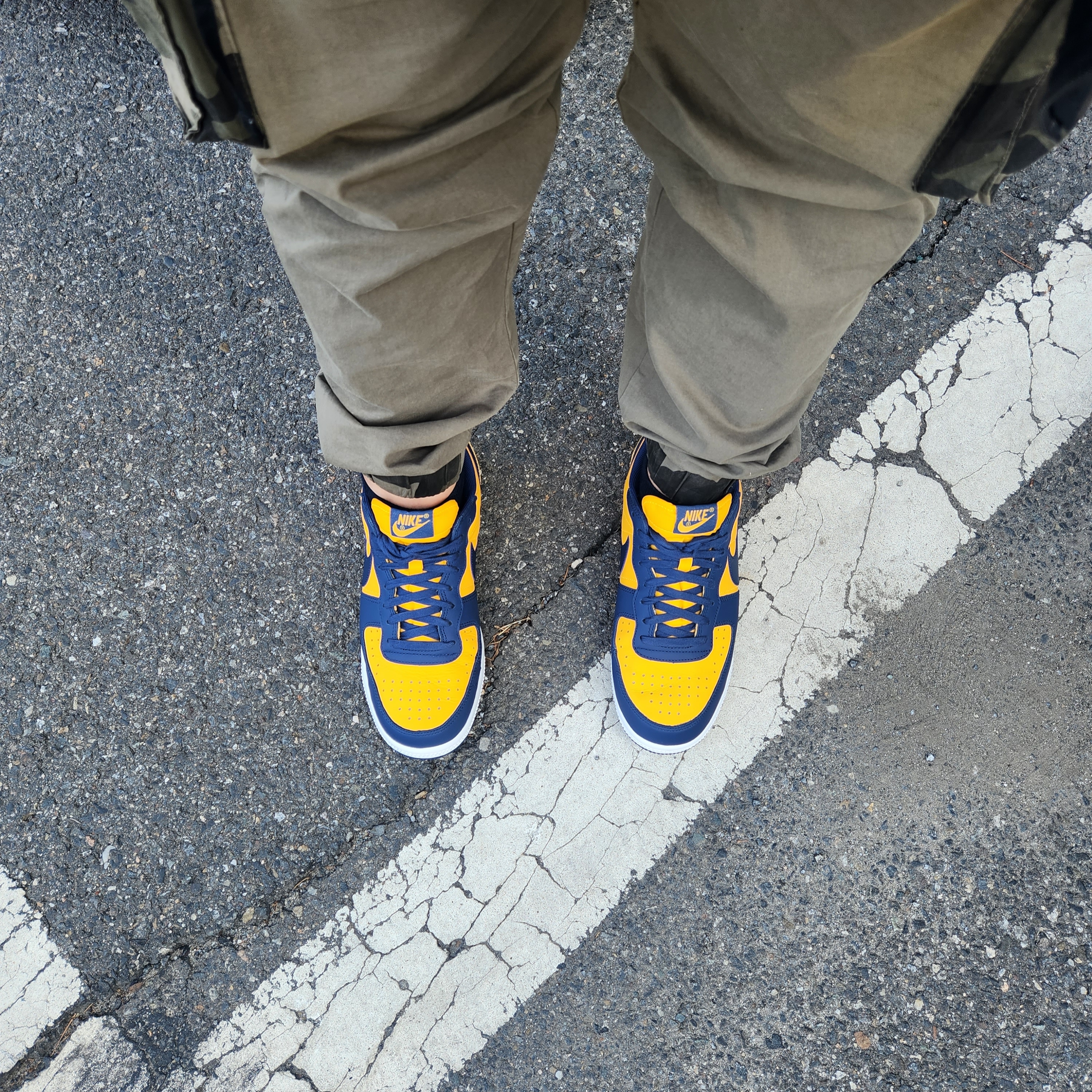 Nike Terminator Low University Gold and Navy 착용 스타일