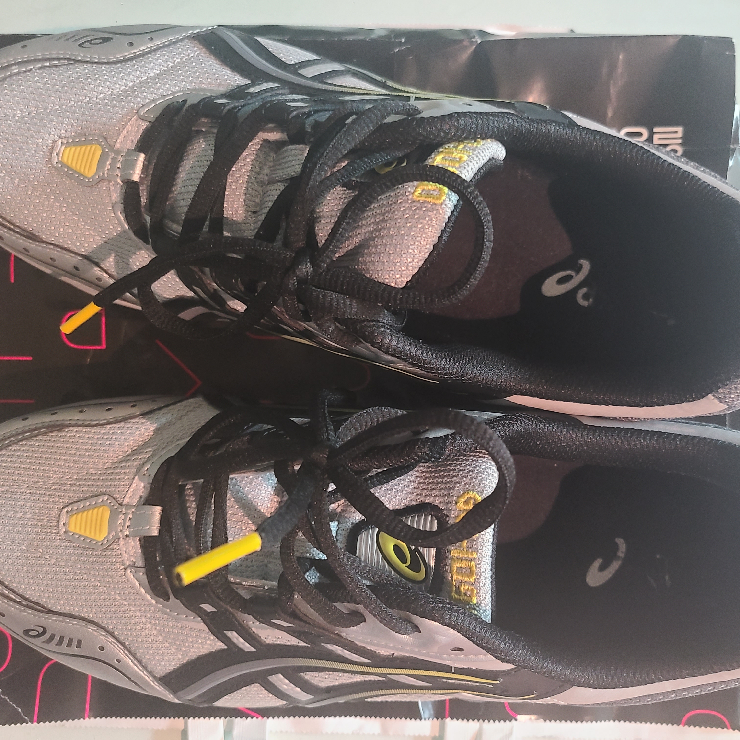 Asics Gel-1090 Mid Grey Black 착용 스타일