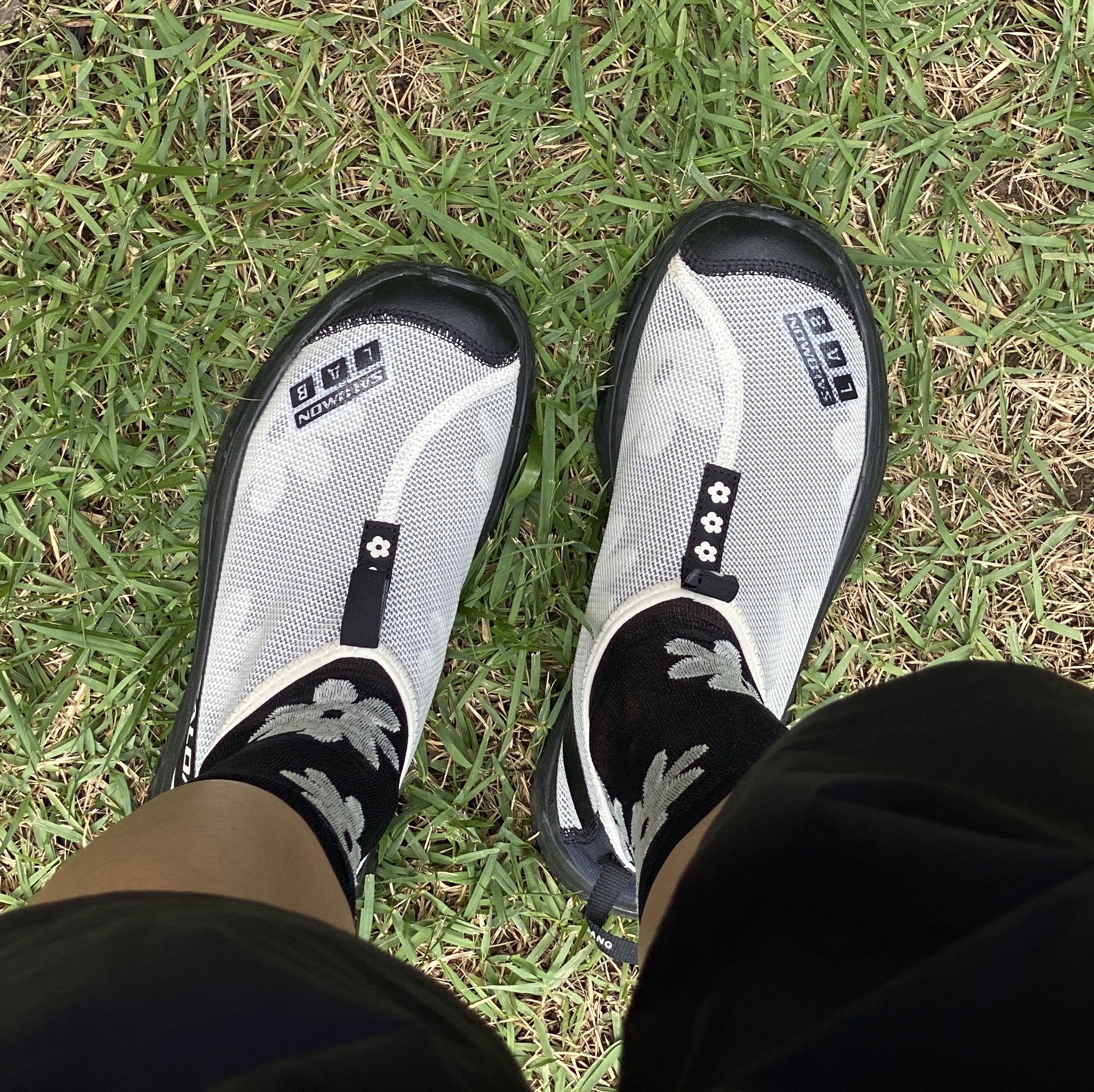 Salomon x Sandy Liang RX Moc 3.0 Black White 착용 스타일 - 2