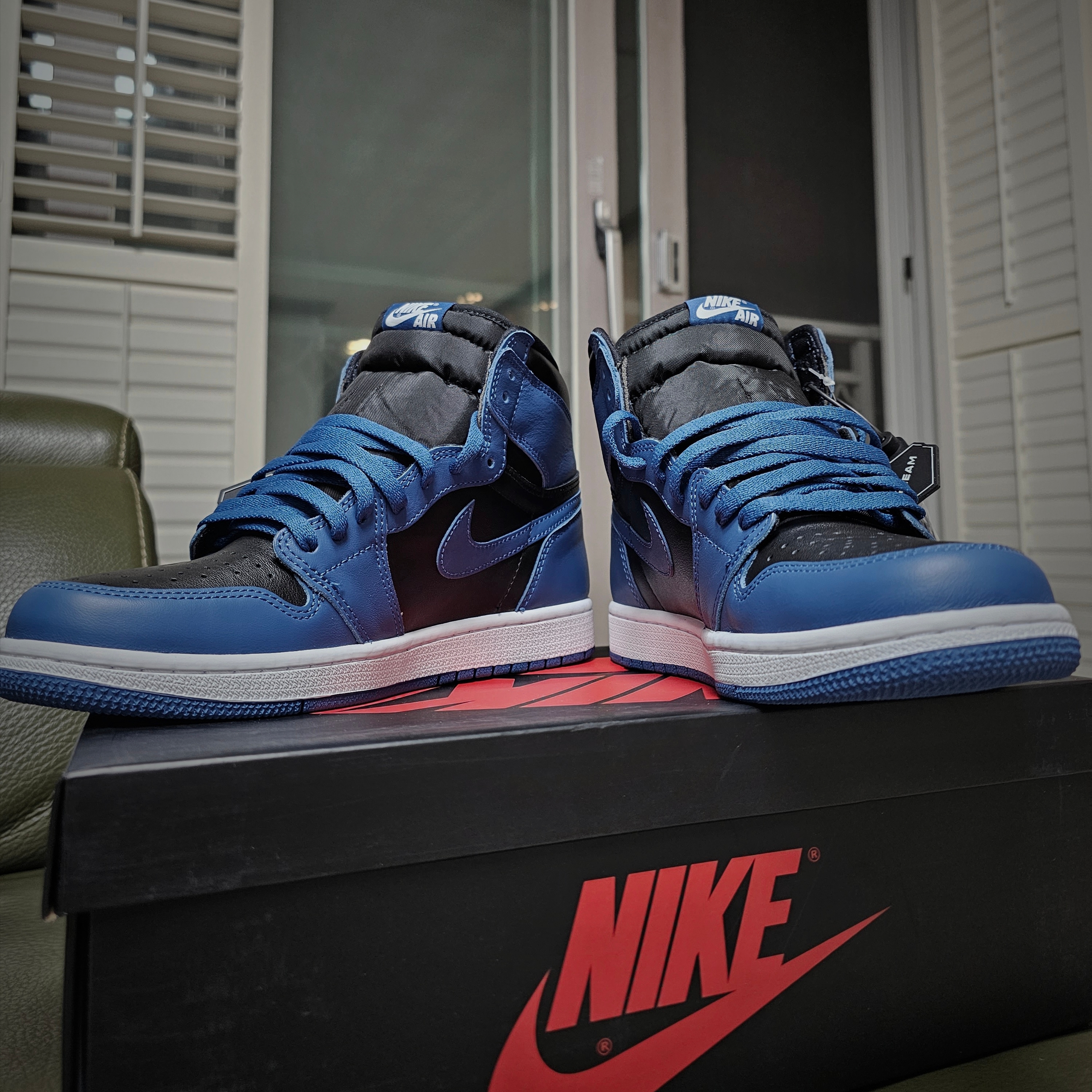 Jordan 1 Retro High OG Dark Marina Blue 착용 스타일 - 4
