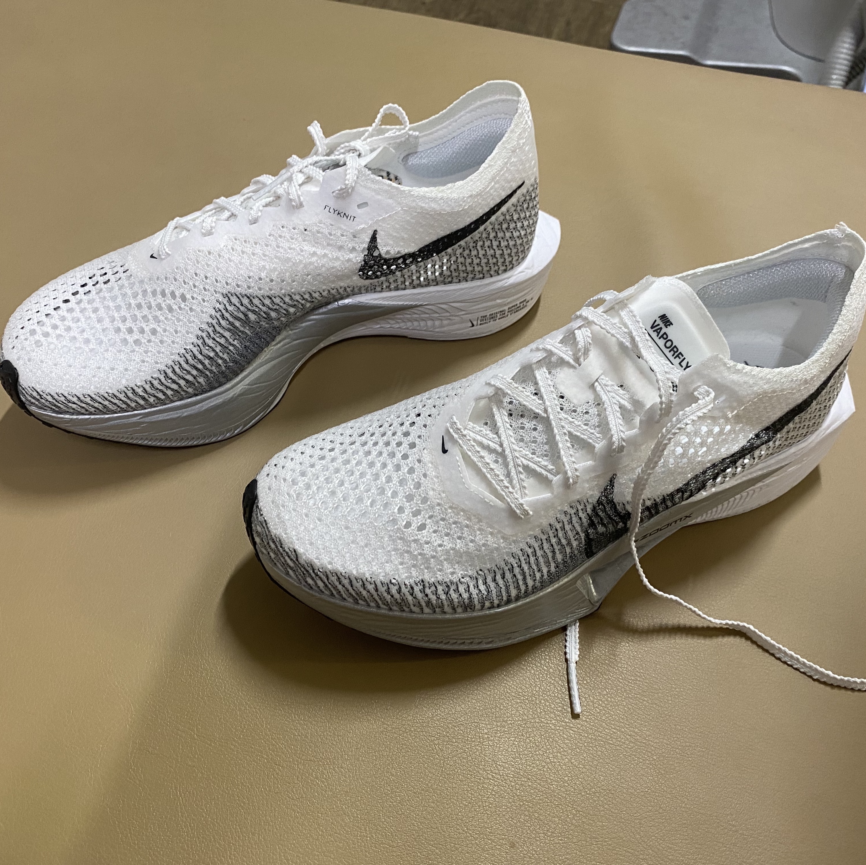 Nike ZoomX Vaporfly Next% 3 White Grey 착용 스타일 - 1