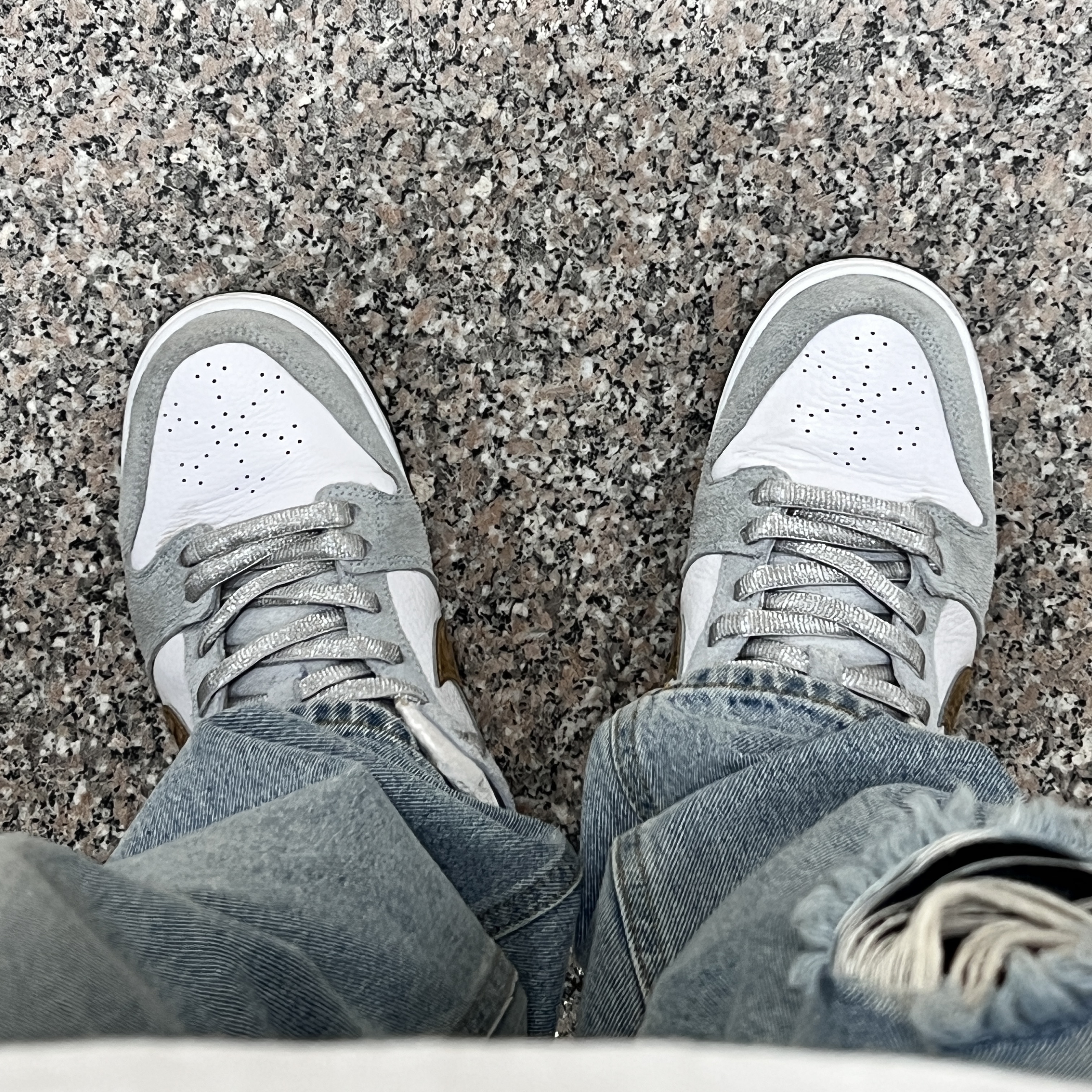 Nike x Sean Cliver SB Dunk Low Holiday Special 착용 스타일
