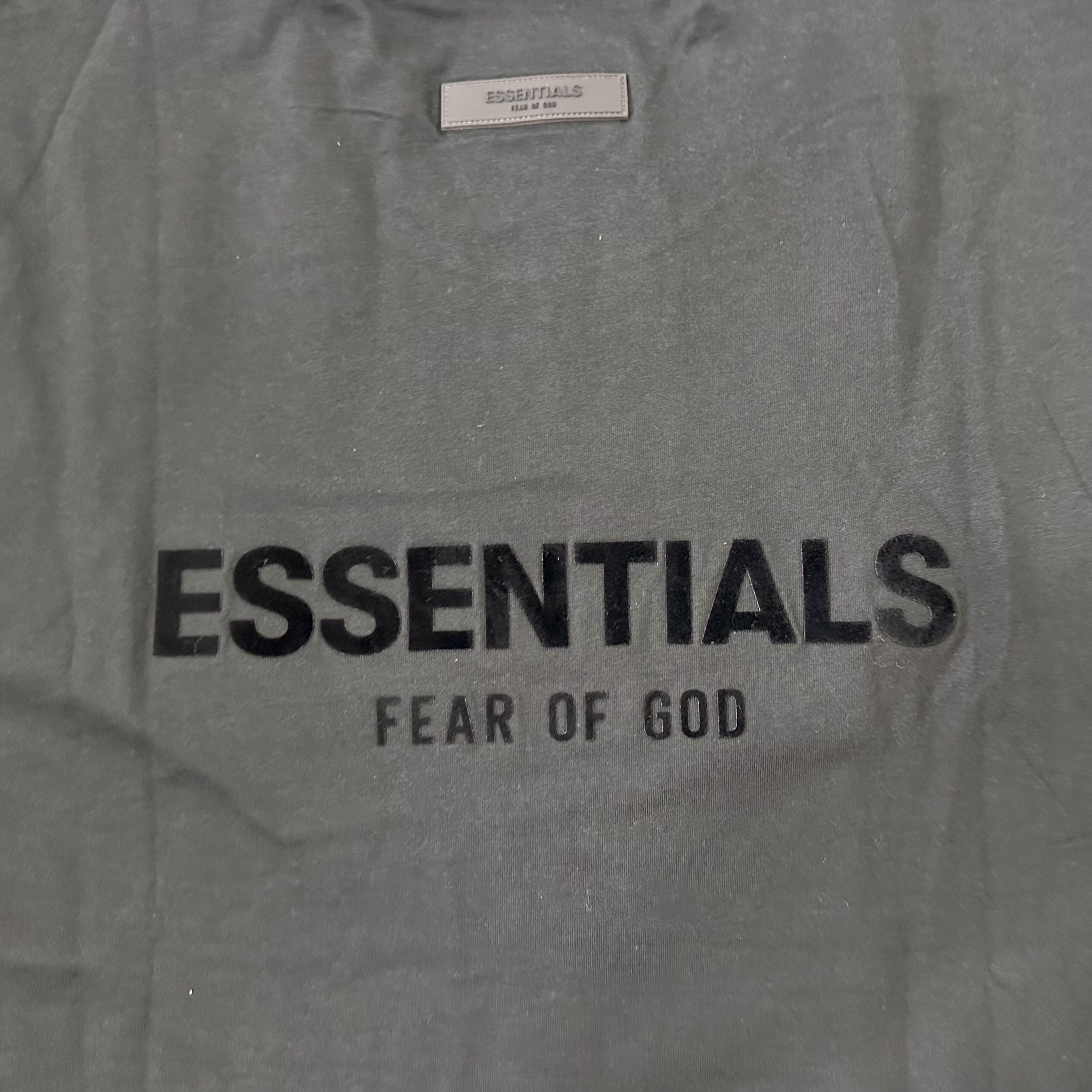 Essentials The Core Collection T-Shirt Stretch Limo 착용 스타일 - 1