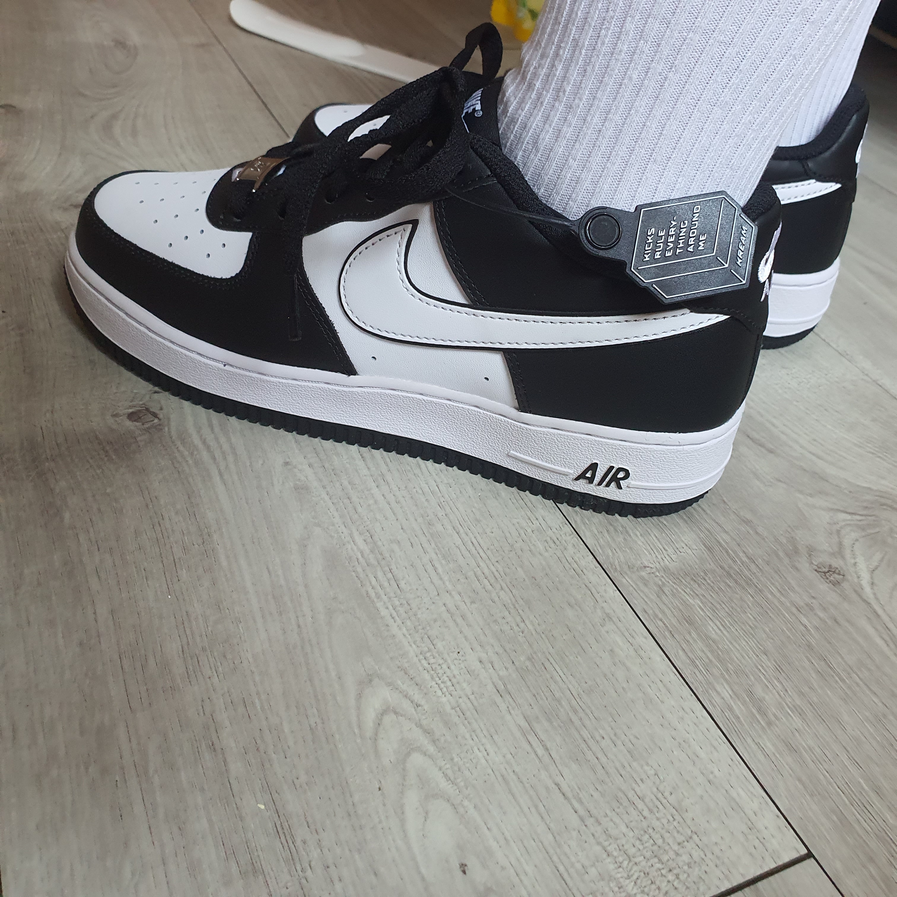 (GS) Nike Air Force 1 LV8 2 Black White 착용 스타일 - 1