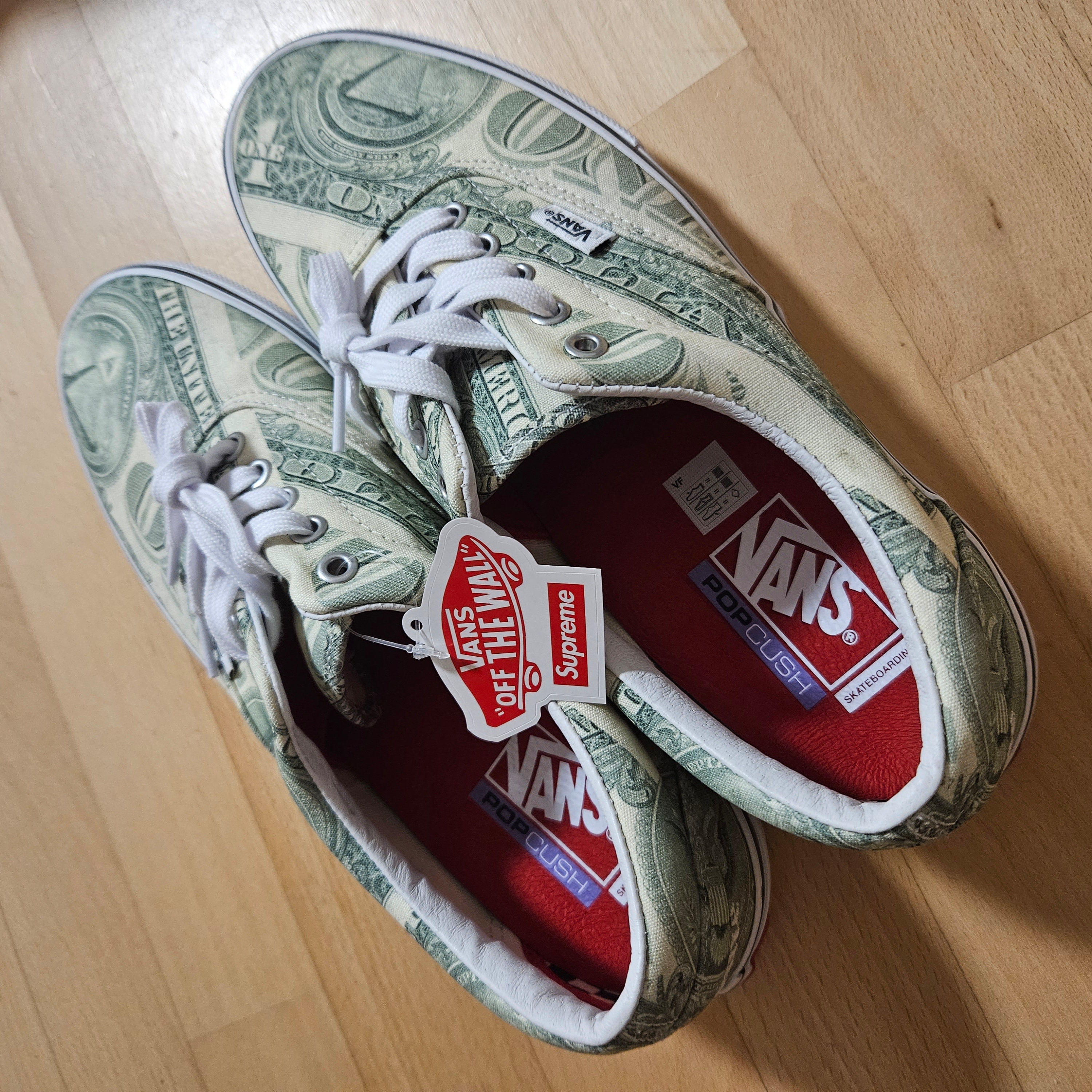 Vans x Supreme Era Dollar Green 착용 스타일 - 2