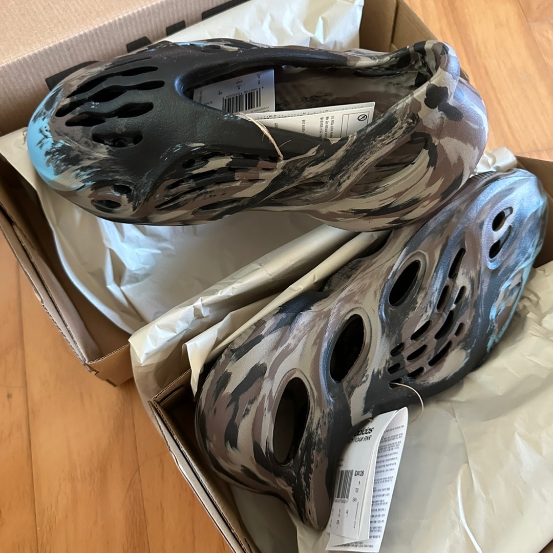 Adidas Yeezy Foam RNNR MX Cinder 착용 스타일