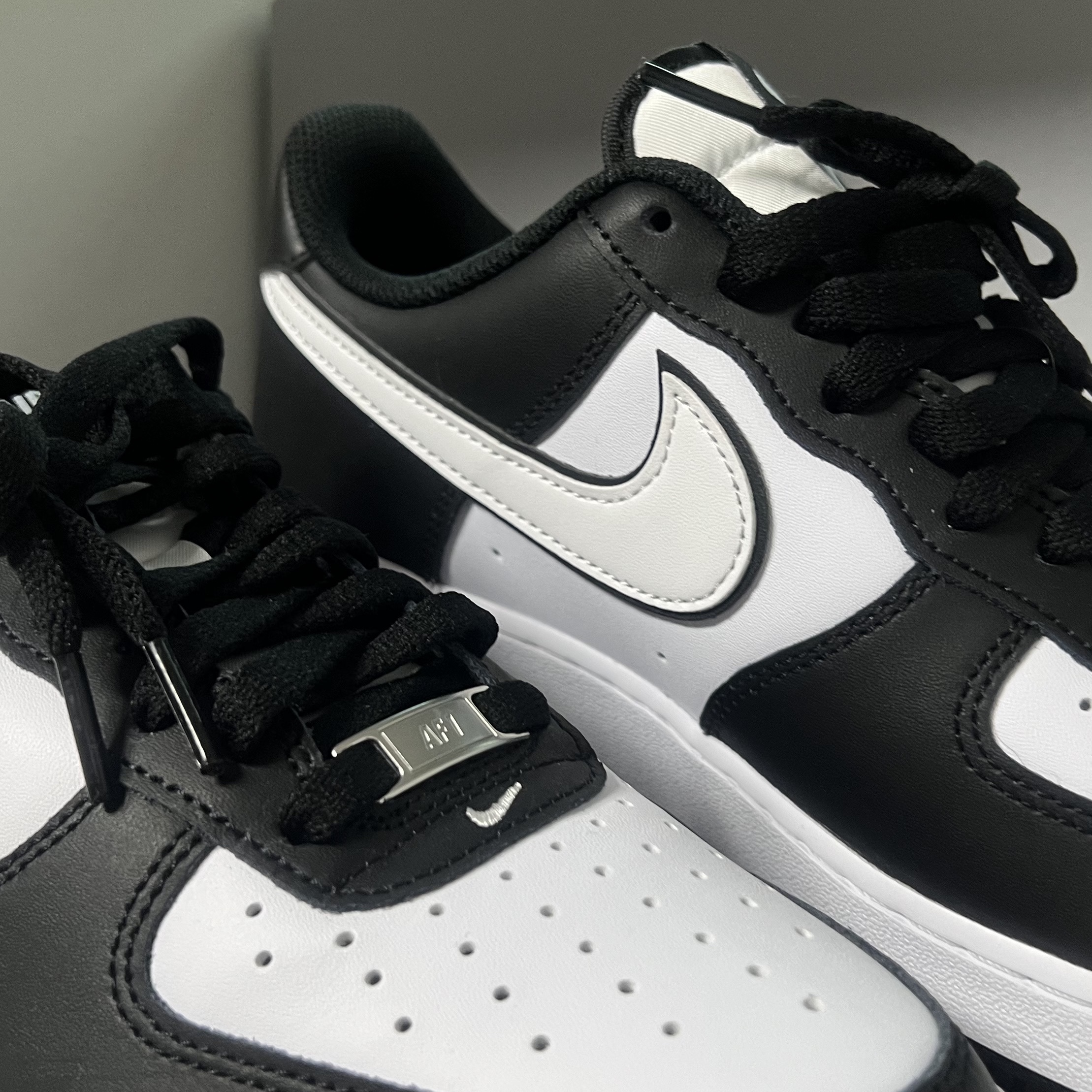 Nike Air Force 1 '07 Black White 착용 스타일 - 3