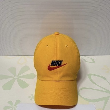 Nike Heritage 86 Futura Washed Cap Gold 착용 스타일