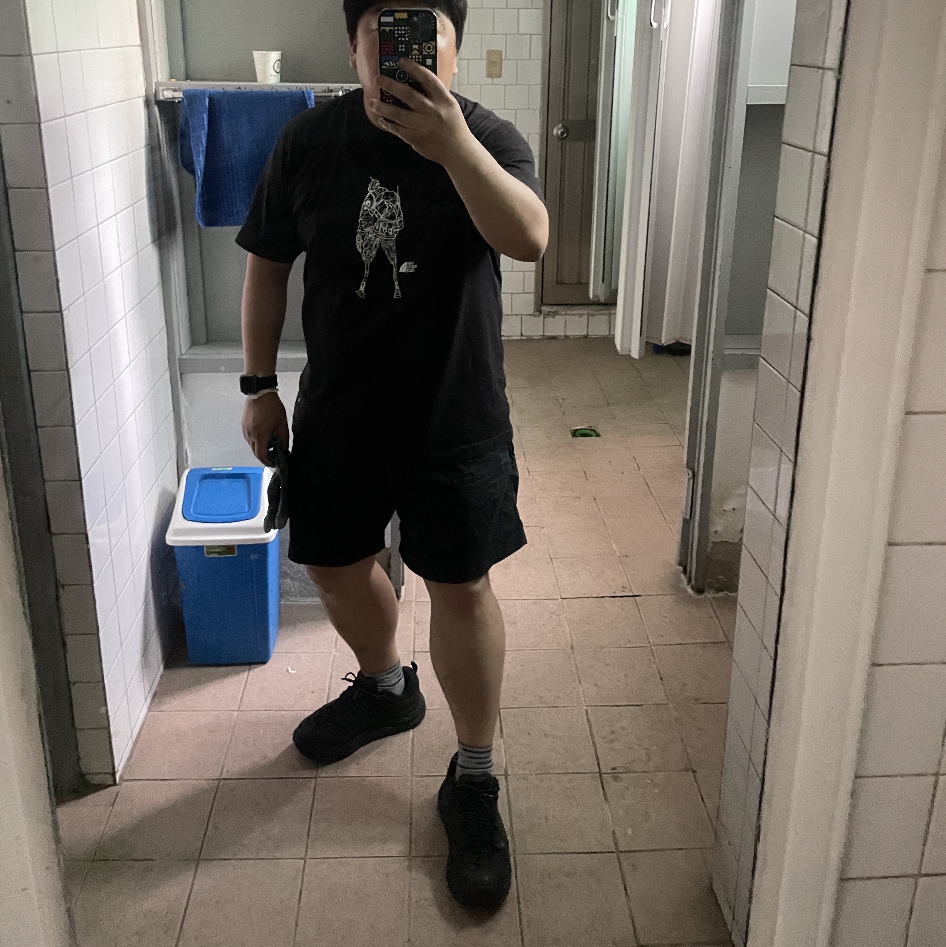 Hoka Tor Ultra Low Black 착용 스타일