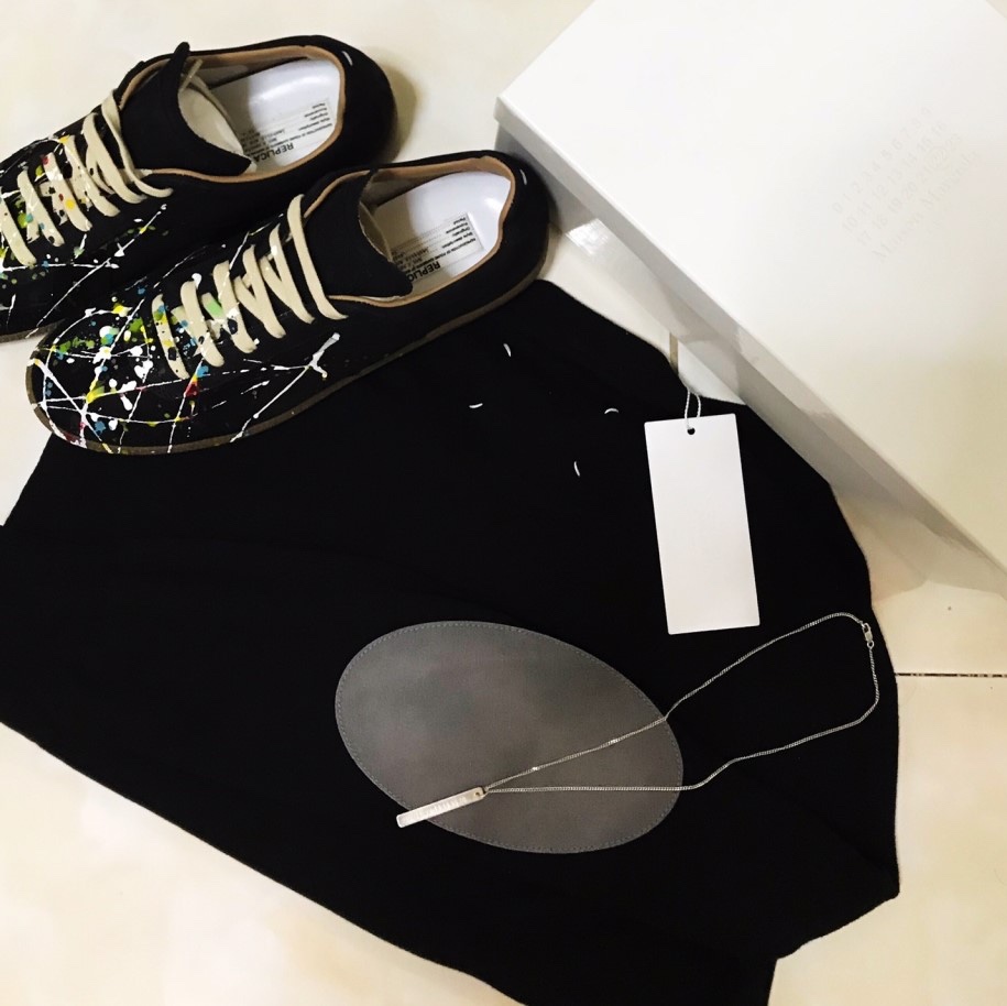 Maison Margiela Elbow Patch Cotton Sweatshirt Black, Maison Margiela Calfskin Paint Drop Replica Sneakers Black 착용 스타일