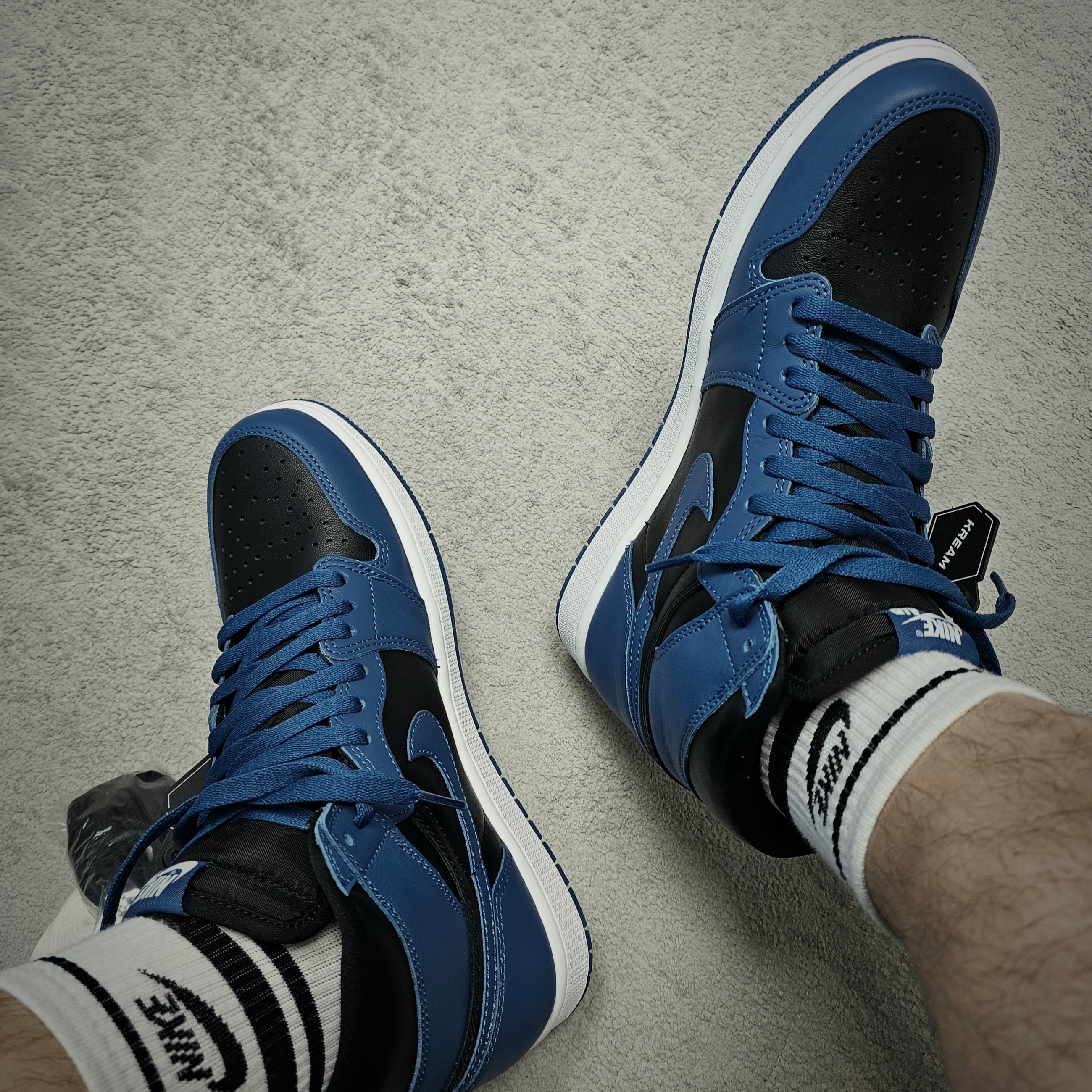Jordan 1 Retro High OG Dark Marina Blue 착용 스타일 - 2