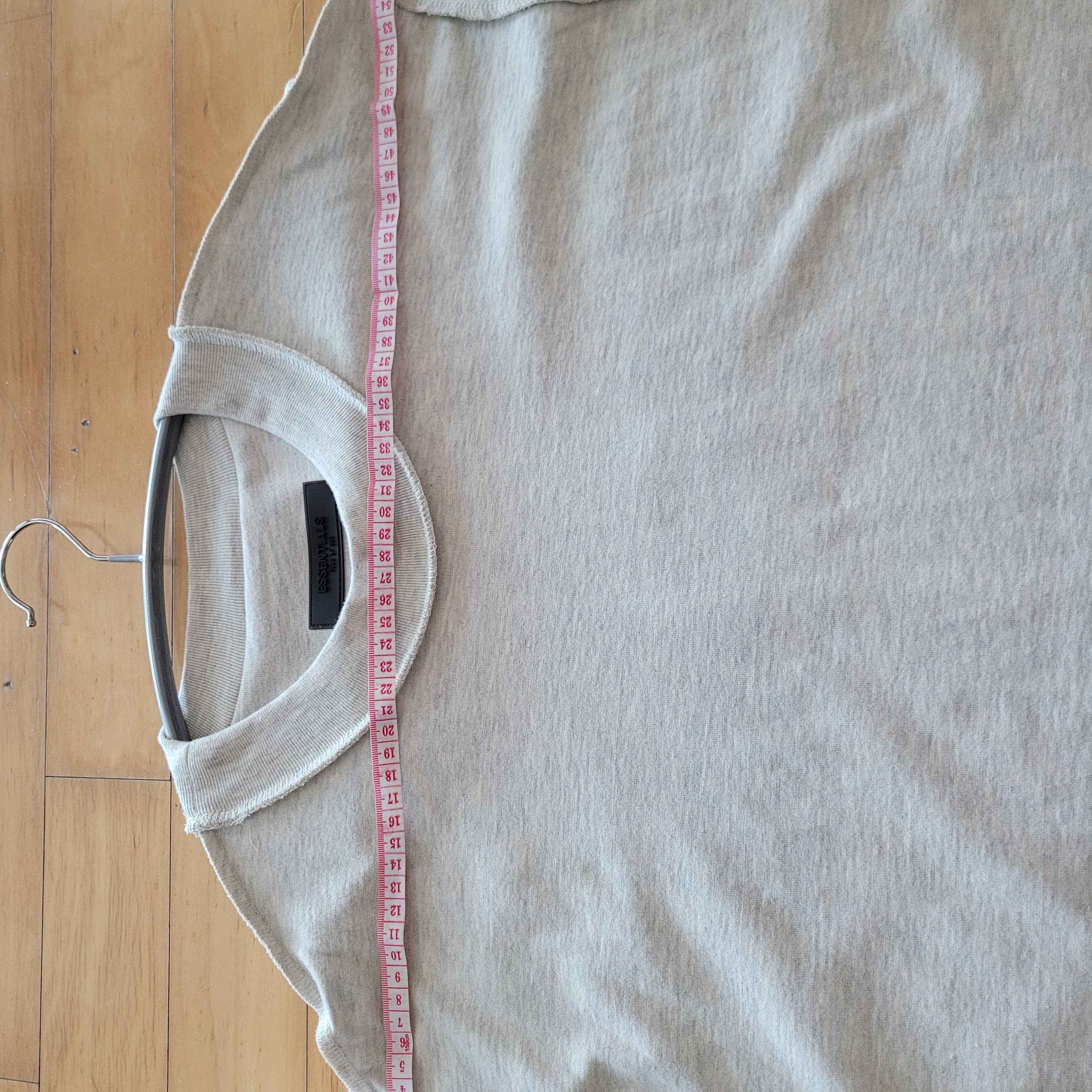 Essentials The Core Collection T-Shirt Light Oatmeal 착용 스타일