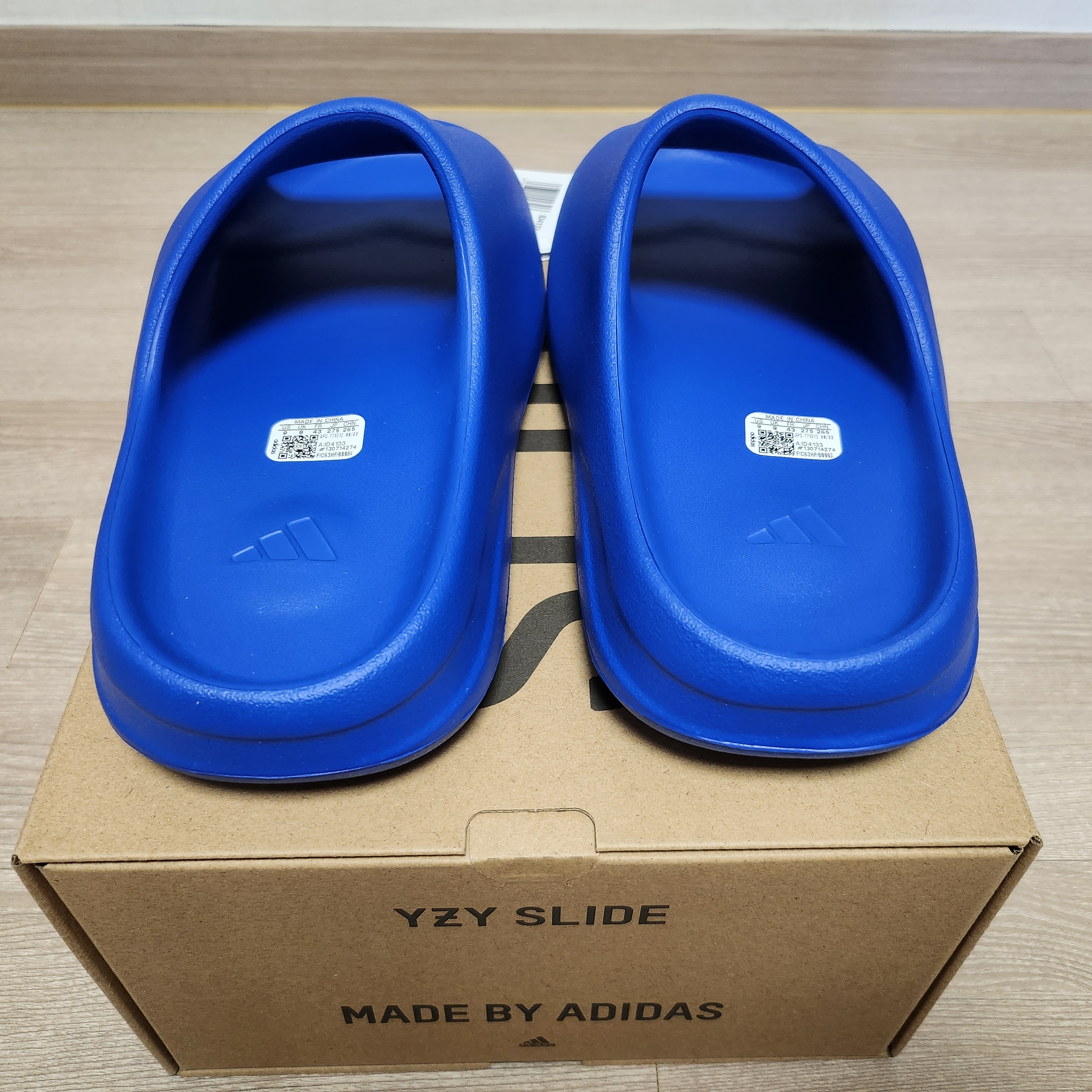 Adidas Yeezy Slide Azure 착용 스타일 - 3