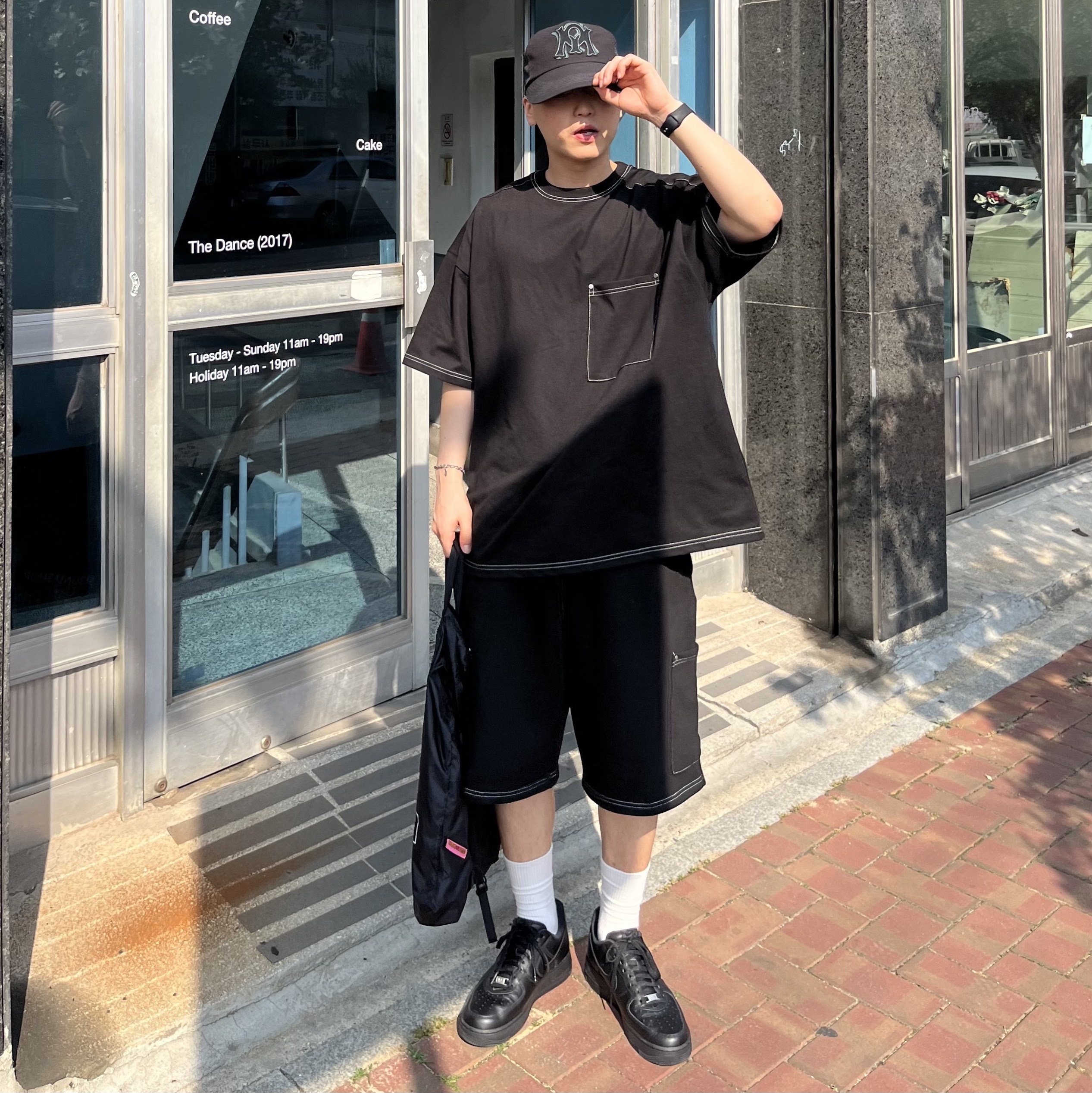 나이키 x 슈프림 에어포스 1 로우 블랙 착용 스타일