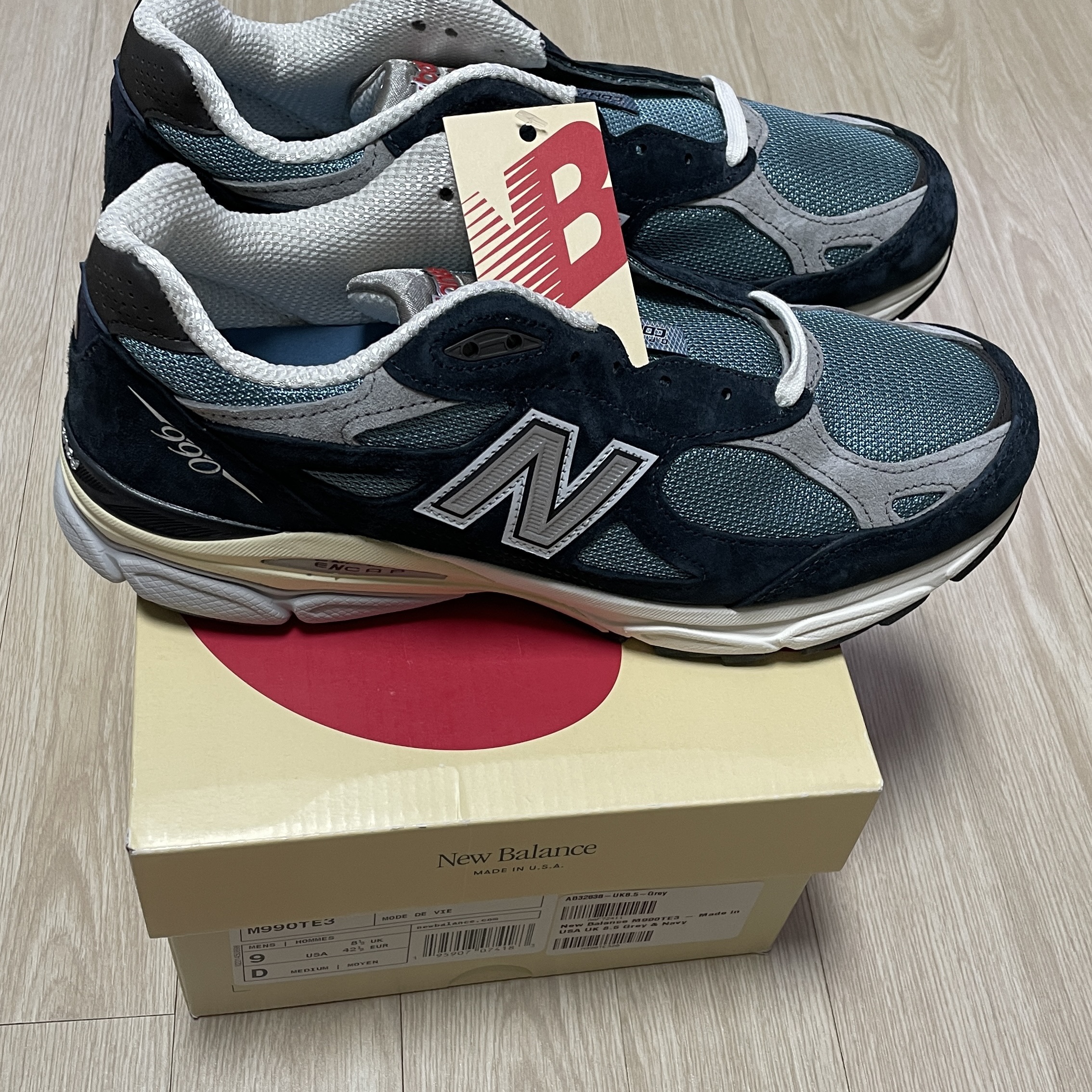 New Balance 990v3 Made in USA Navy Spring Tide 착용 스타일 - 4