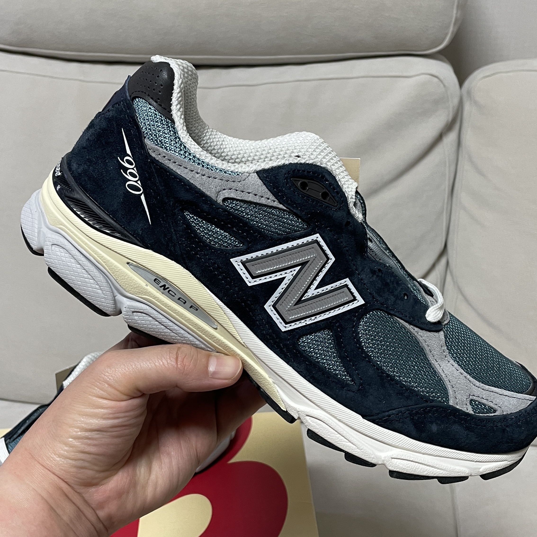 New Balance 990v3 Made in USA Navy Spring Tide 착용 스타일 - 1
