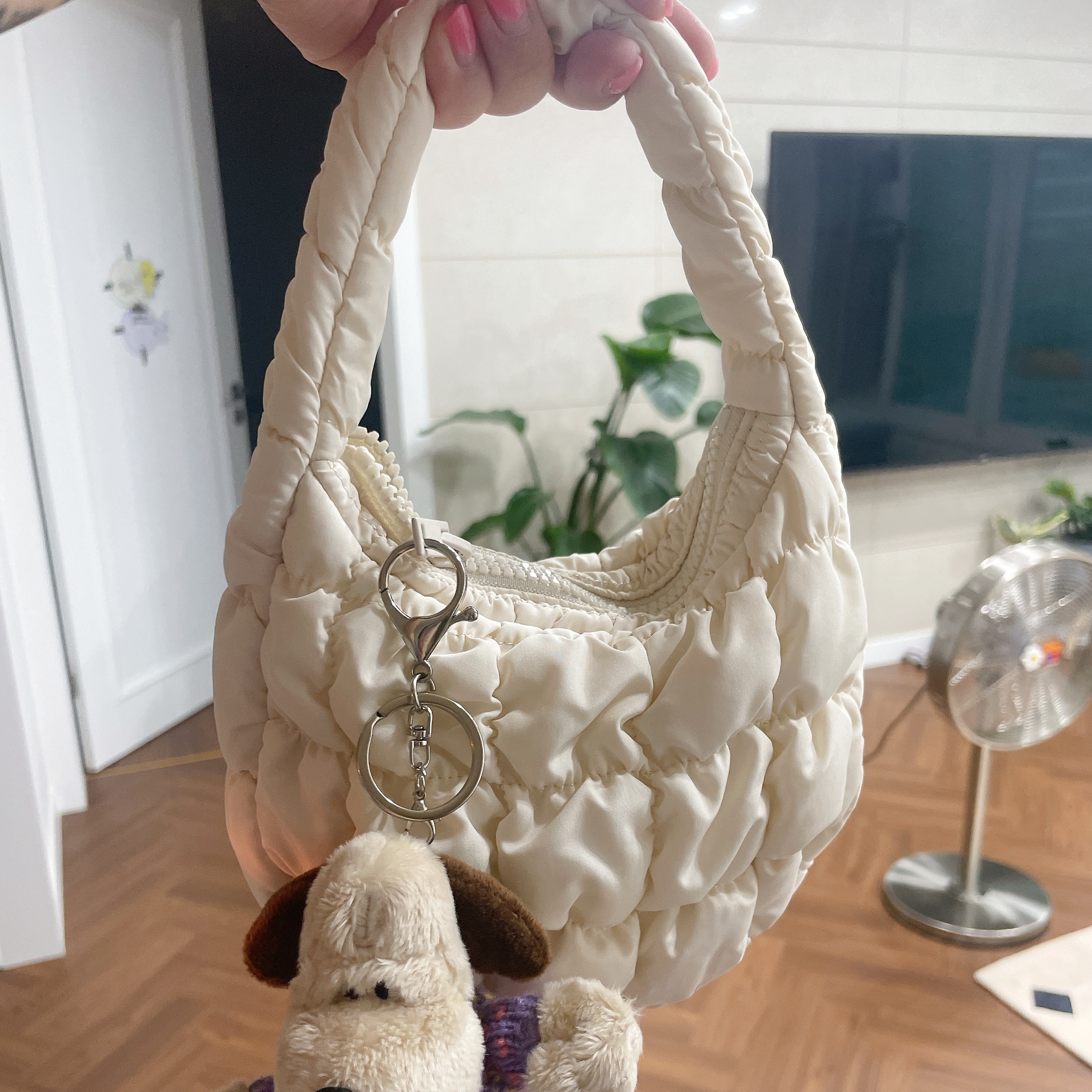 COS Quilted Micro Bag Off White 착용 스타일