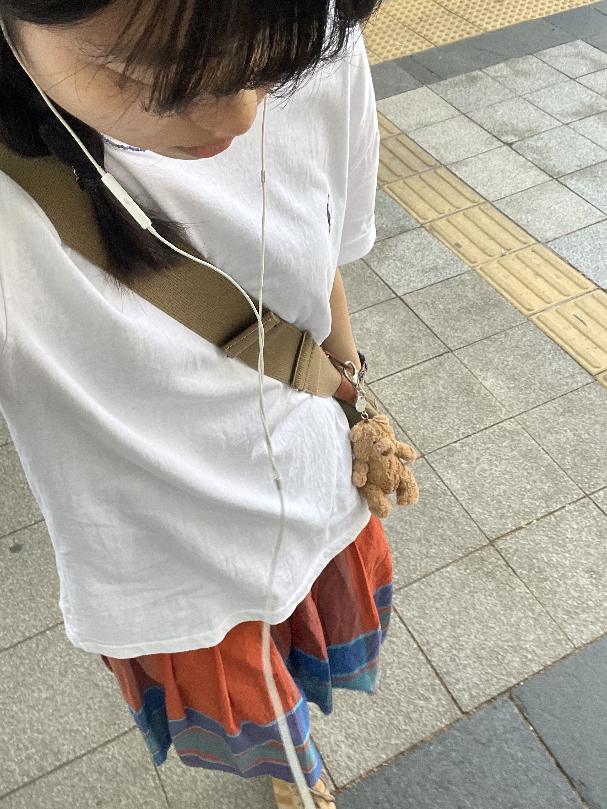 Adidas Tobacco Pantone Mesa, Jellycat Bartholomew Bear Bag Charm Brown 착용 스타일 - 2