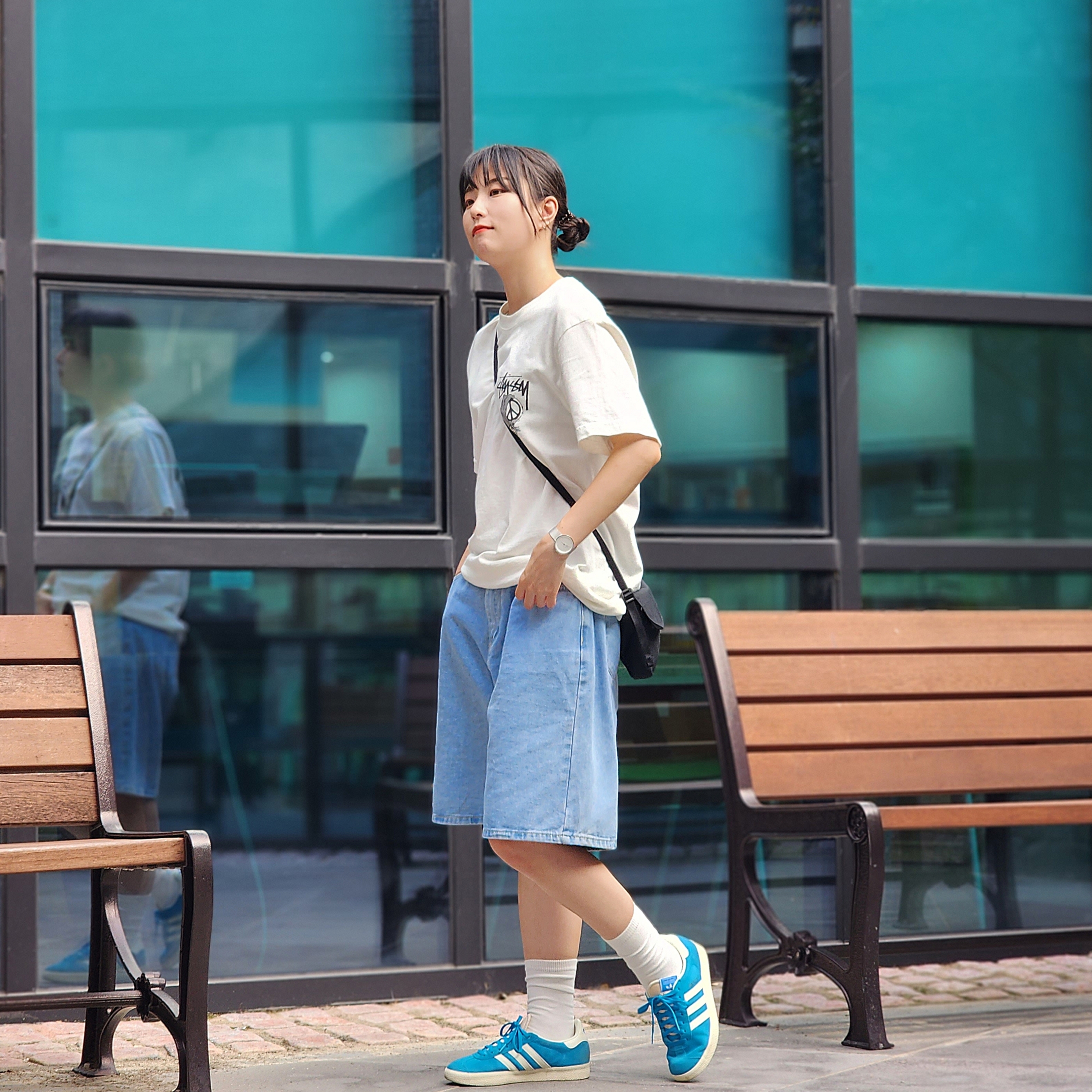 Adidas Gazelle Bold Aqua Off White, Stussy Peace Hand Pigment dyed T-Shirt Natural 착용 스타일