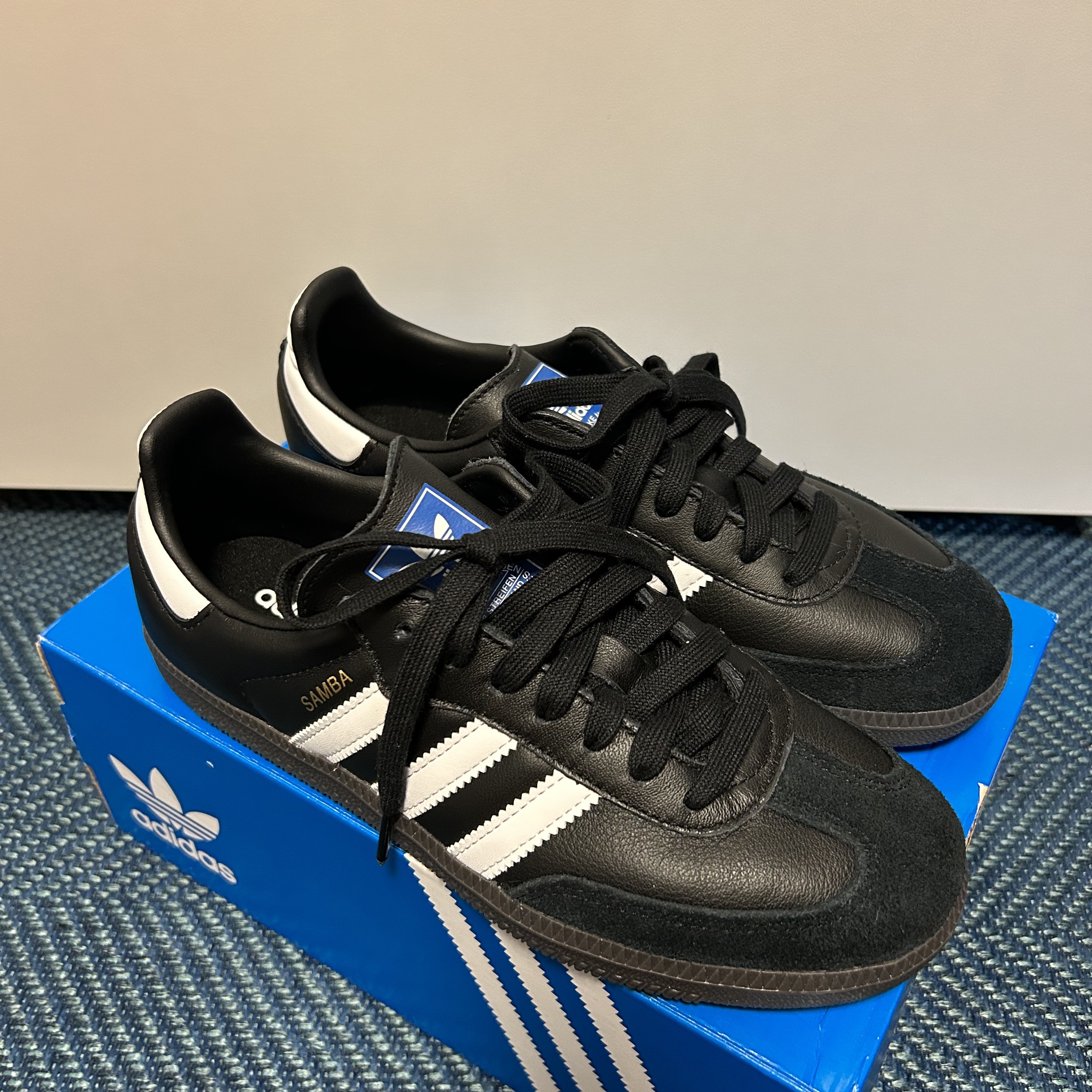 Adidas Samba OG Black White Gum 착용 스타일