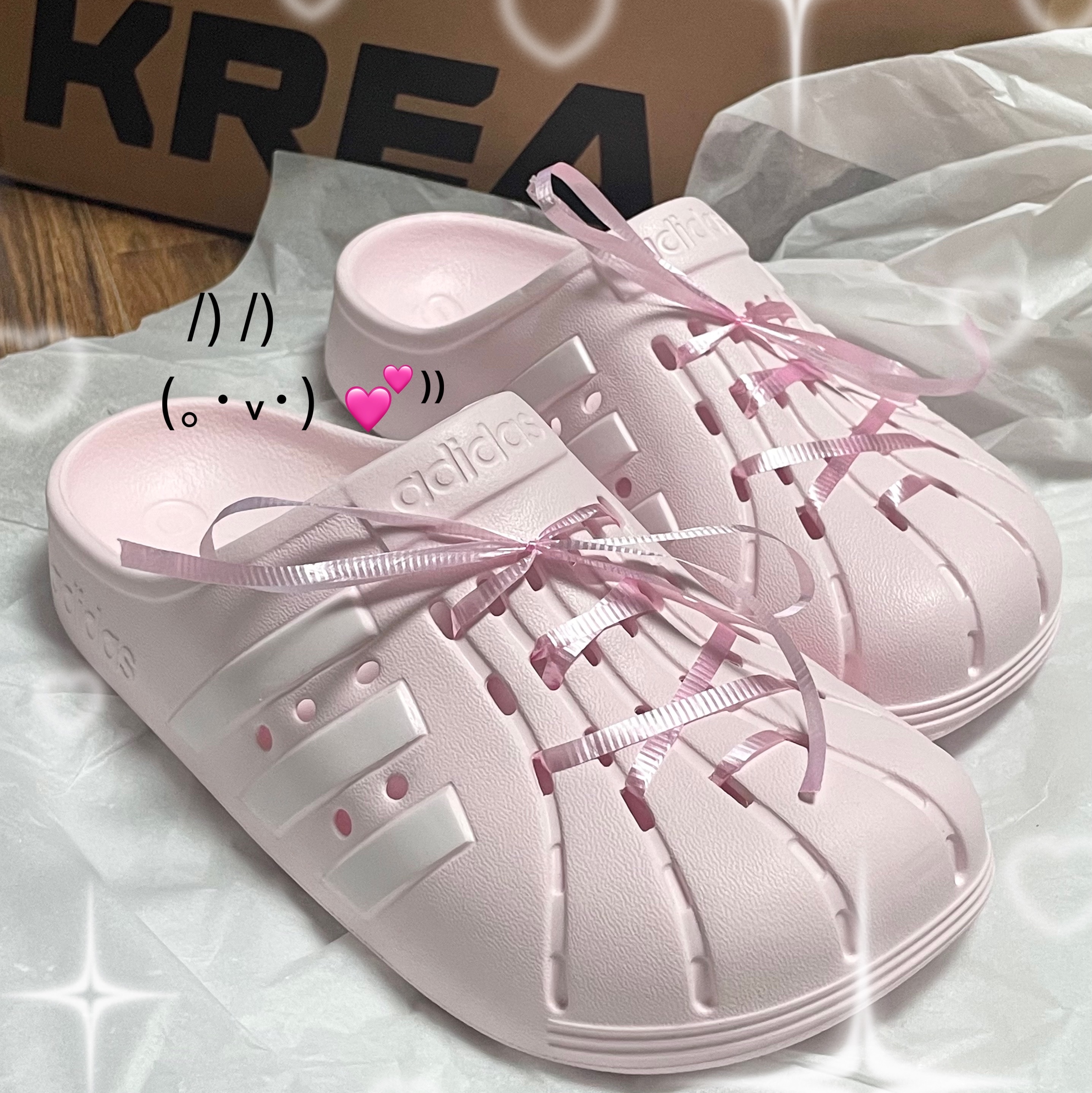 Adidas Adilette Clogs Almost Pink 착용 스타일 - 1