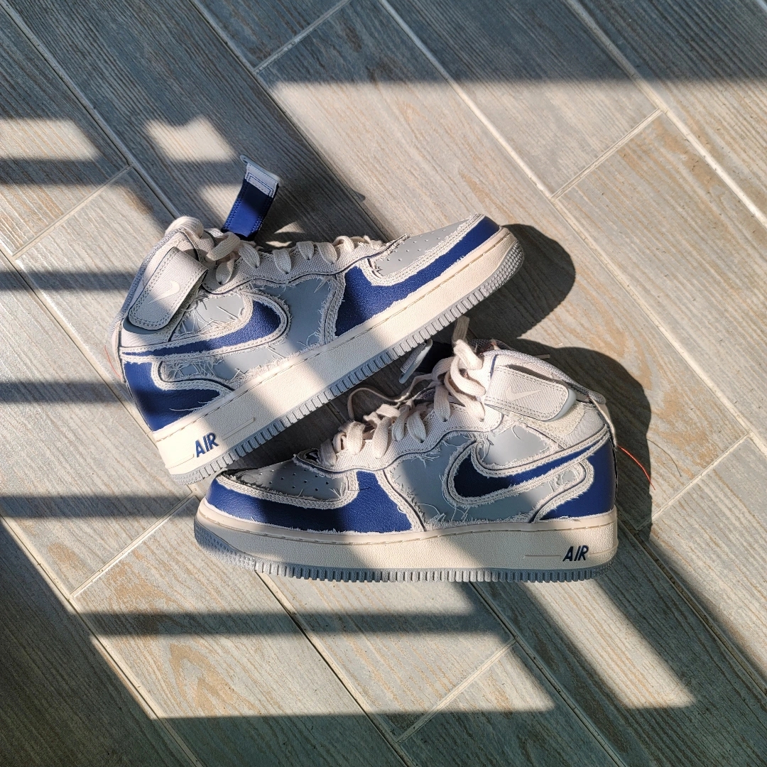 Nike Air Force 1 Mid '07 Pearl White 착용 스타일