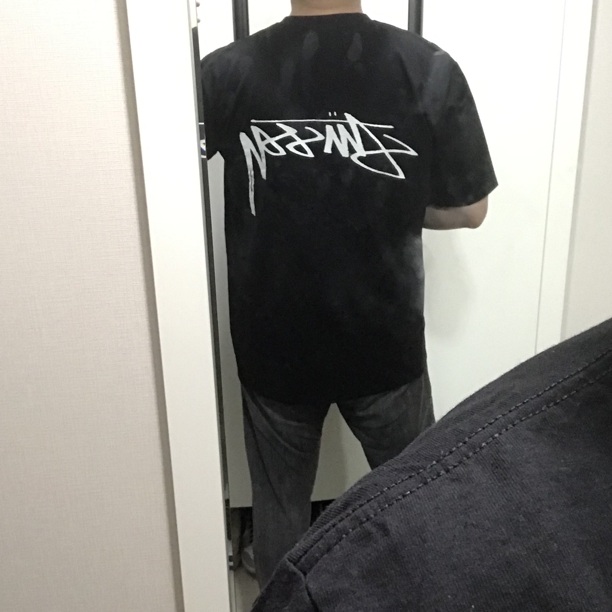 Stussy Surf Stock T-Shirt Black 착용 스타일