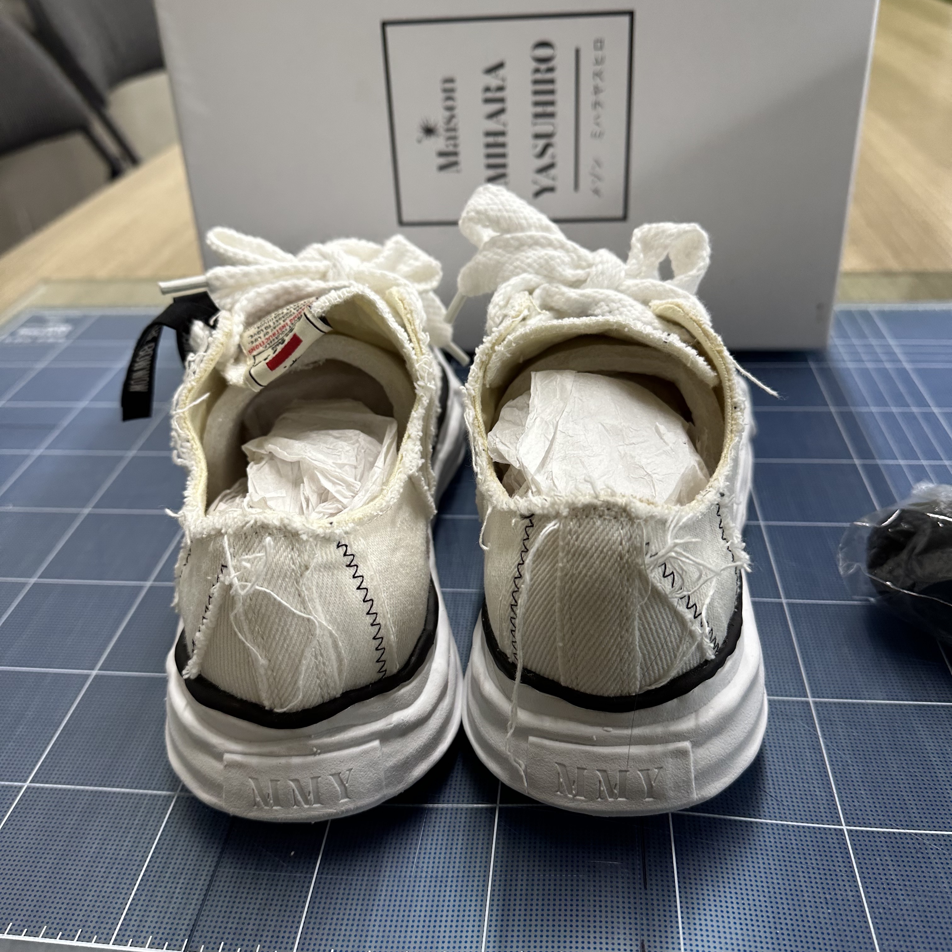 Maison Mihara Yasuhiro x Recognize x Bow Wow Peterson OG Sole Canvas Low-top Sneakers White 착용 스타일 - 4