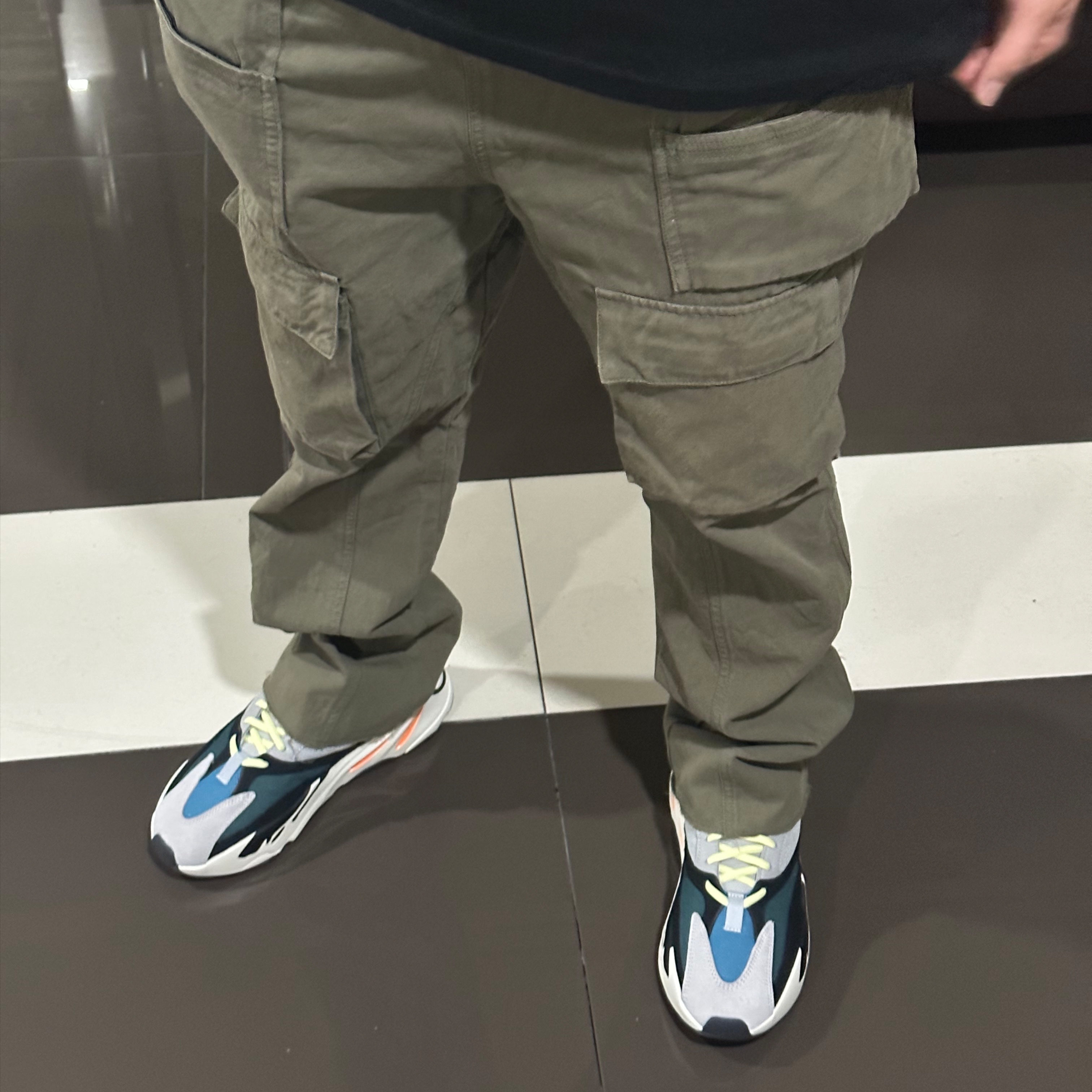 Adidas Yeezy Boost 700 Wave Runner Solid Grey 2021/2022 착용 스타일