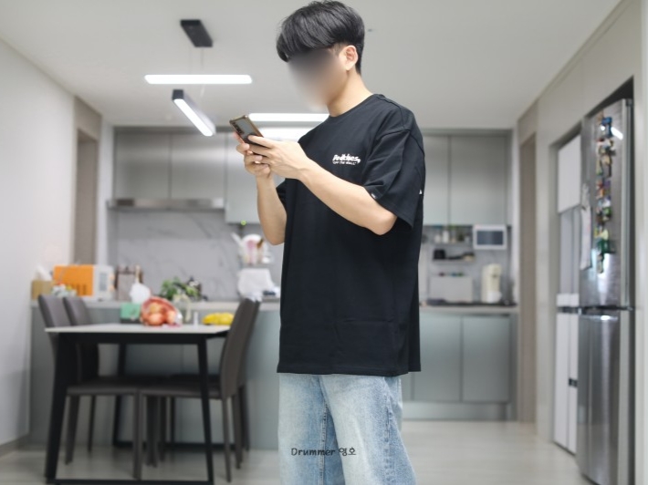 Vans x Peaches. Staple S/S T-Shirt Black 착용 스타일 - 2