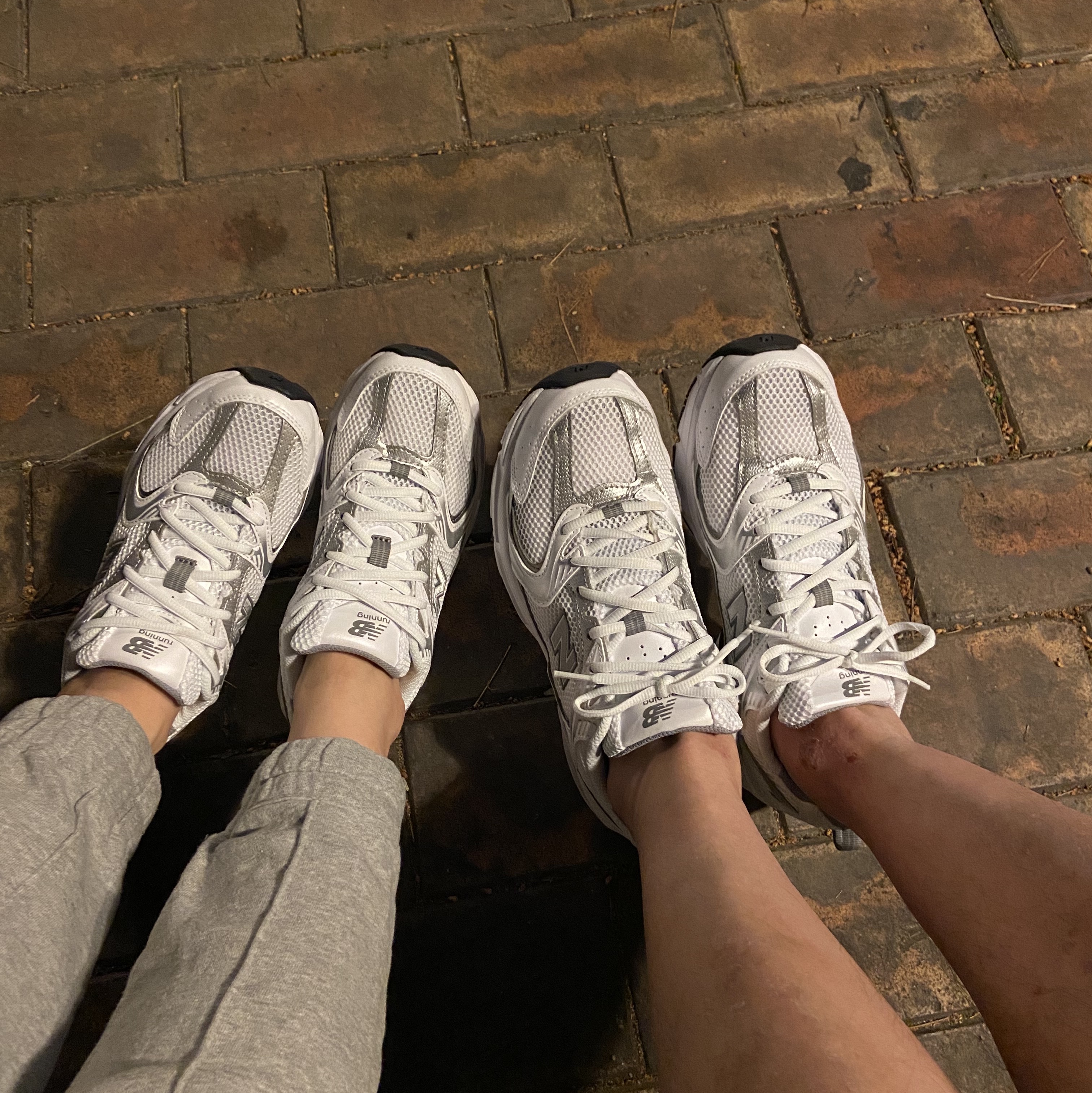 New Balance 530 White Silver 착용 스타일