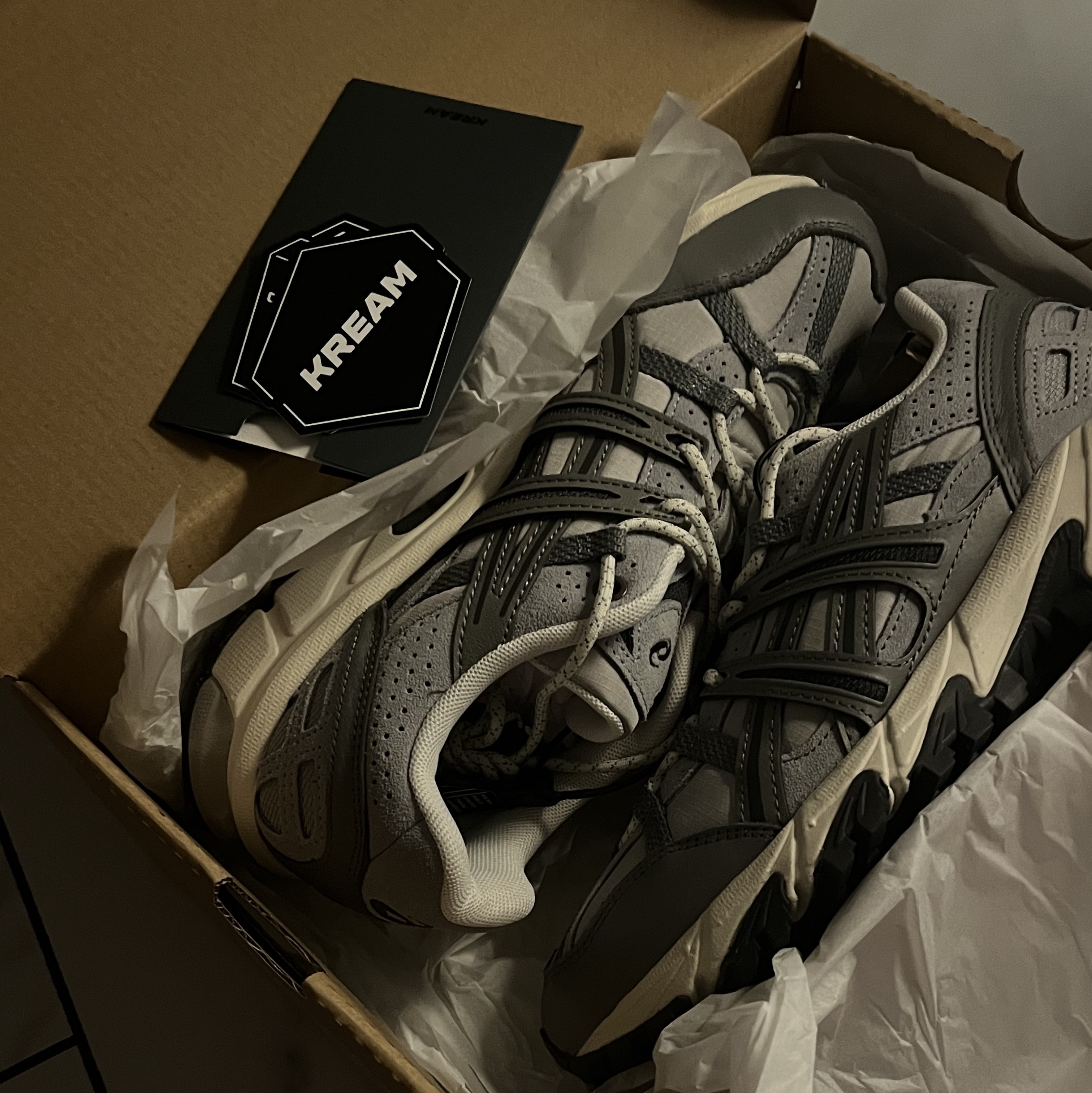Asics Gel-Sonoma 15-50 Oyster Grey Clay Grey 착용 스타일