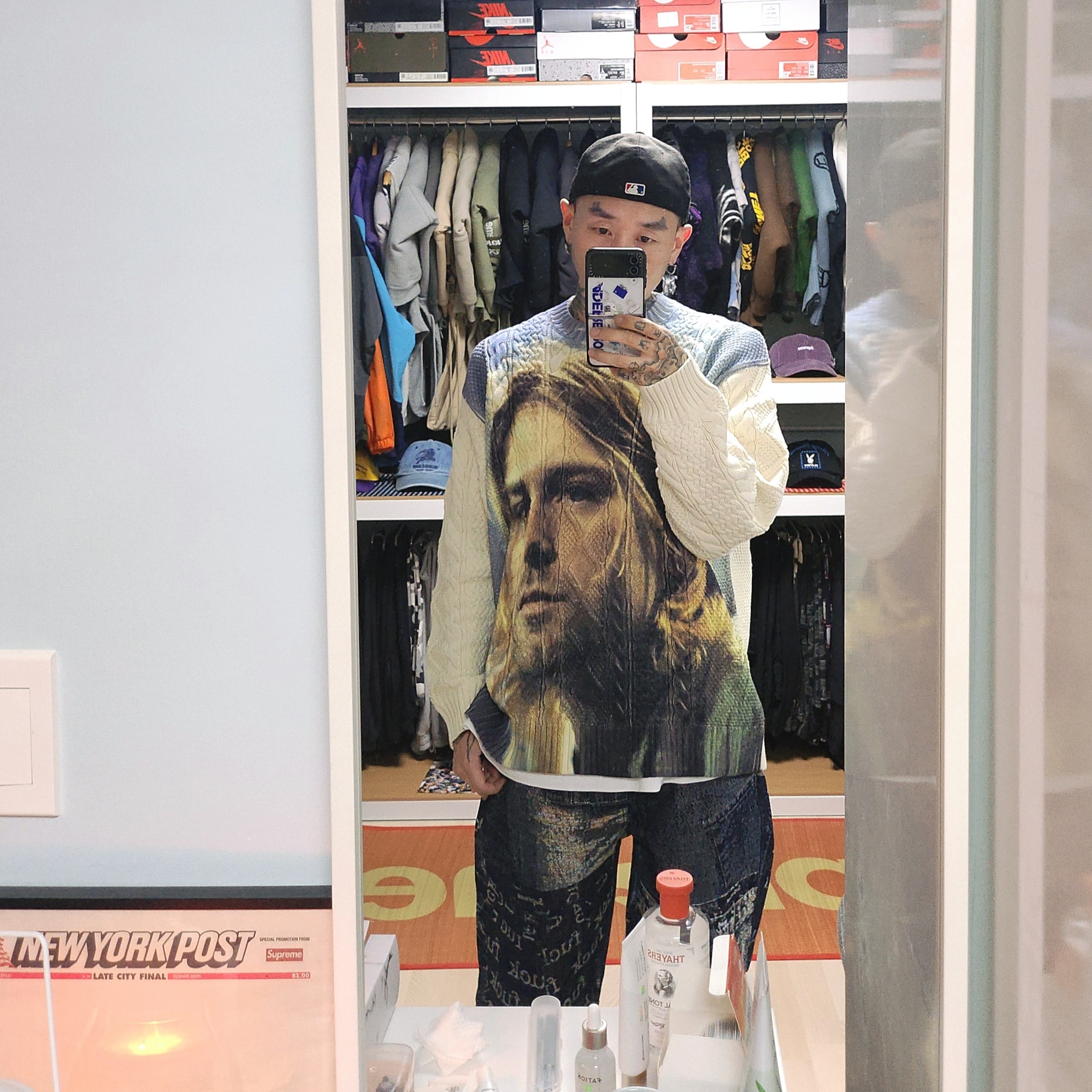 Supreme Kurt Cobain Sweater White - 23SS, Supreme Archive Denim Jacquard Regular Jean Blue - 23SS 착용 스타일 - 2